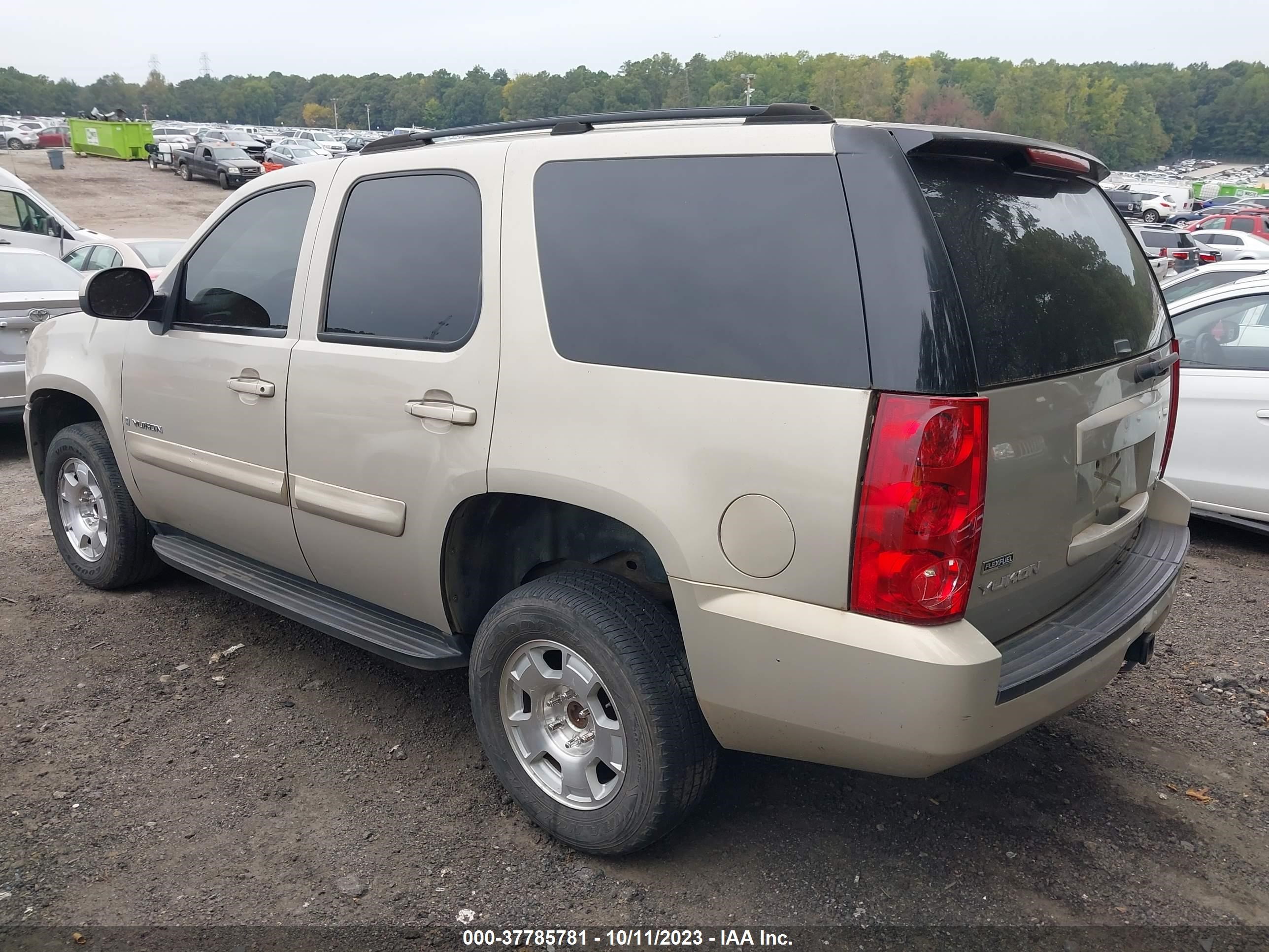 Photo 2 VIN: 1GKFC13007J212005 - GMC YUKON 