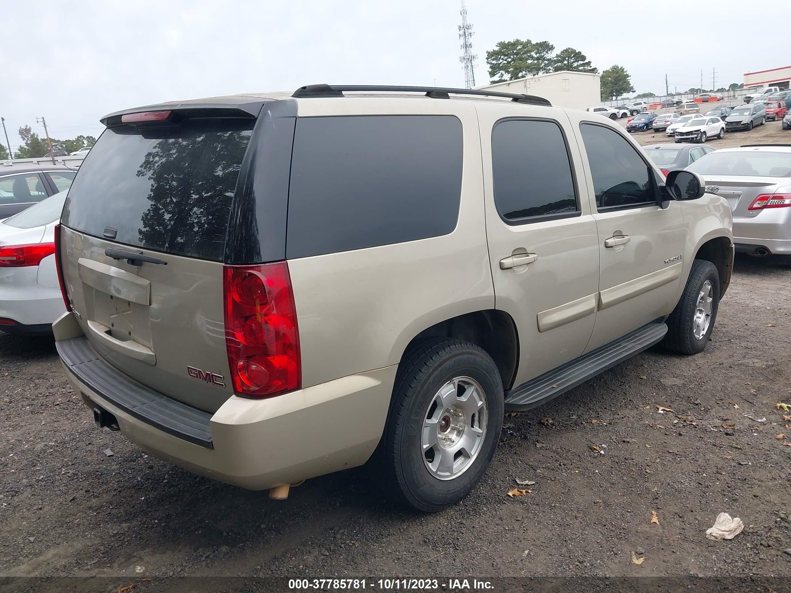 Photo 3 VIN: 1GKFC13007J212005 - GMC YUKON 