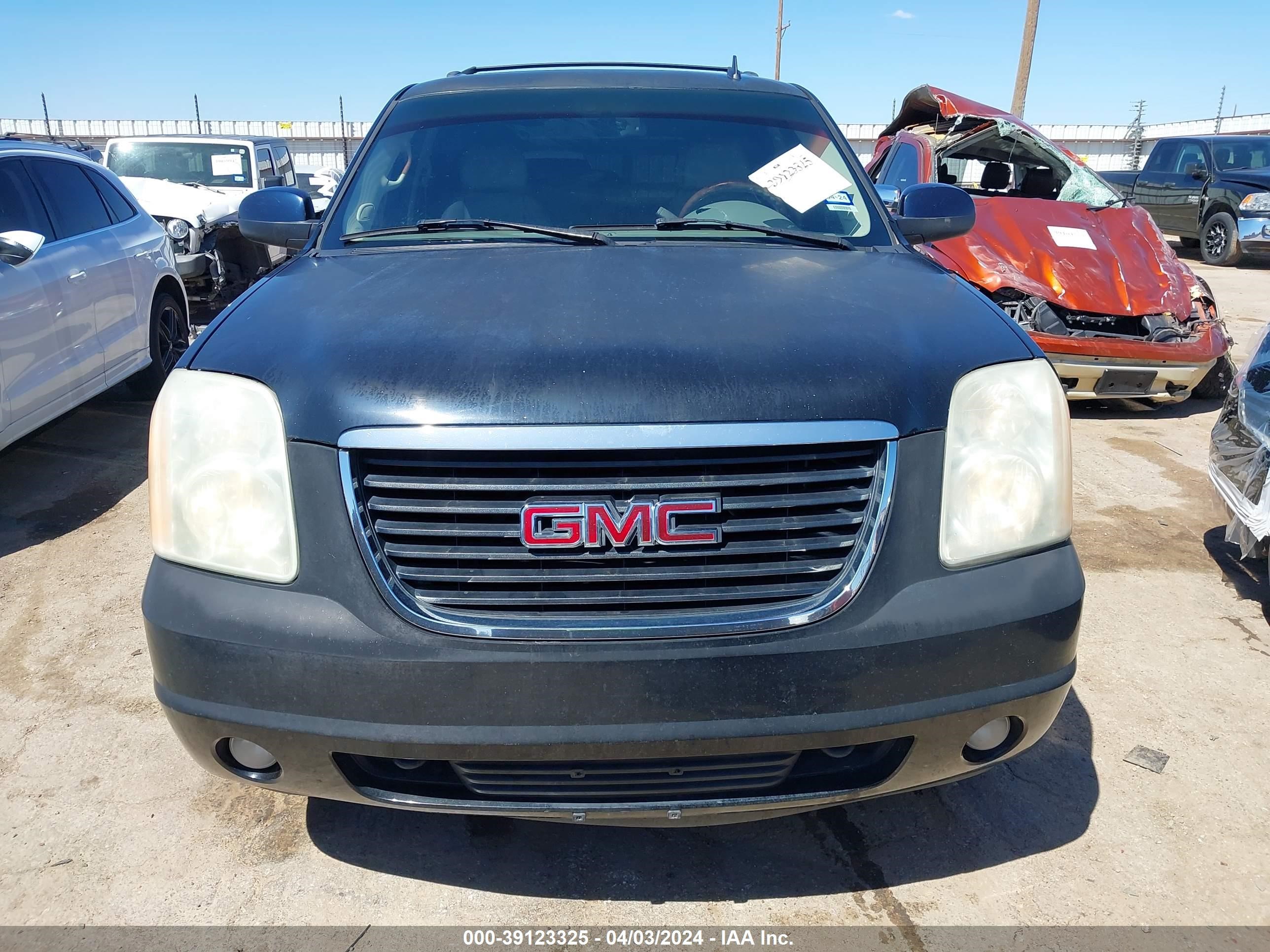 Photo 12 VIN: 1GKFC13007R177581 - GMC YUKON 