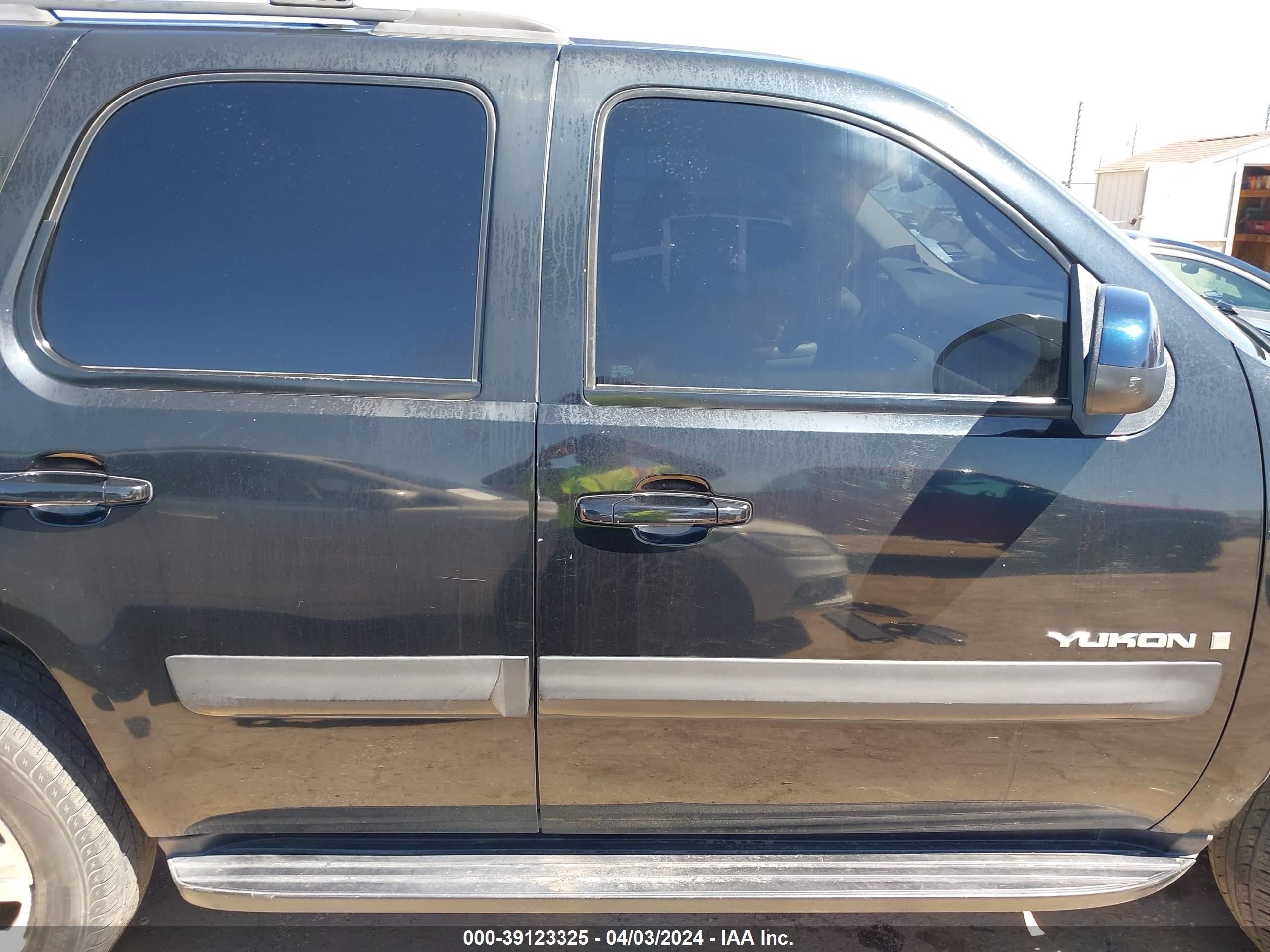 Photo 13 VIN: 1GKFC13007R177581 - GMC YUKON 