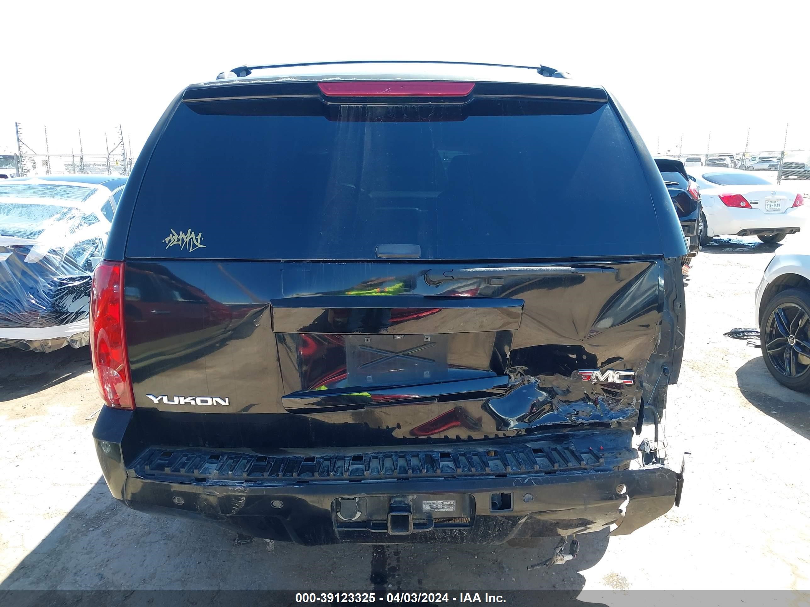 Photo 16 VIN: 1GKFC13007R177581 - GMC YUKON 