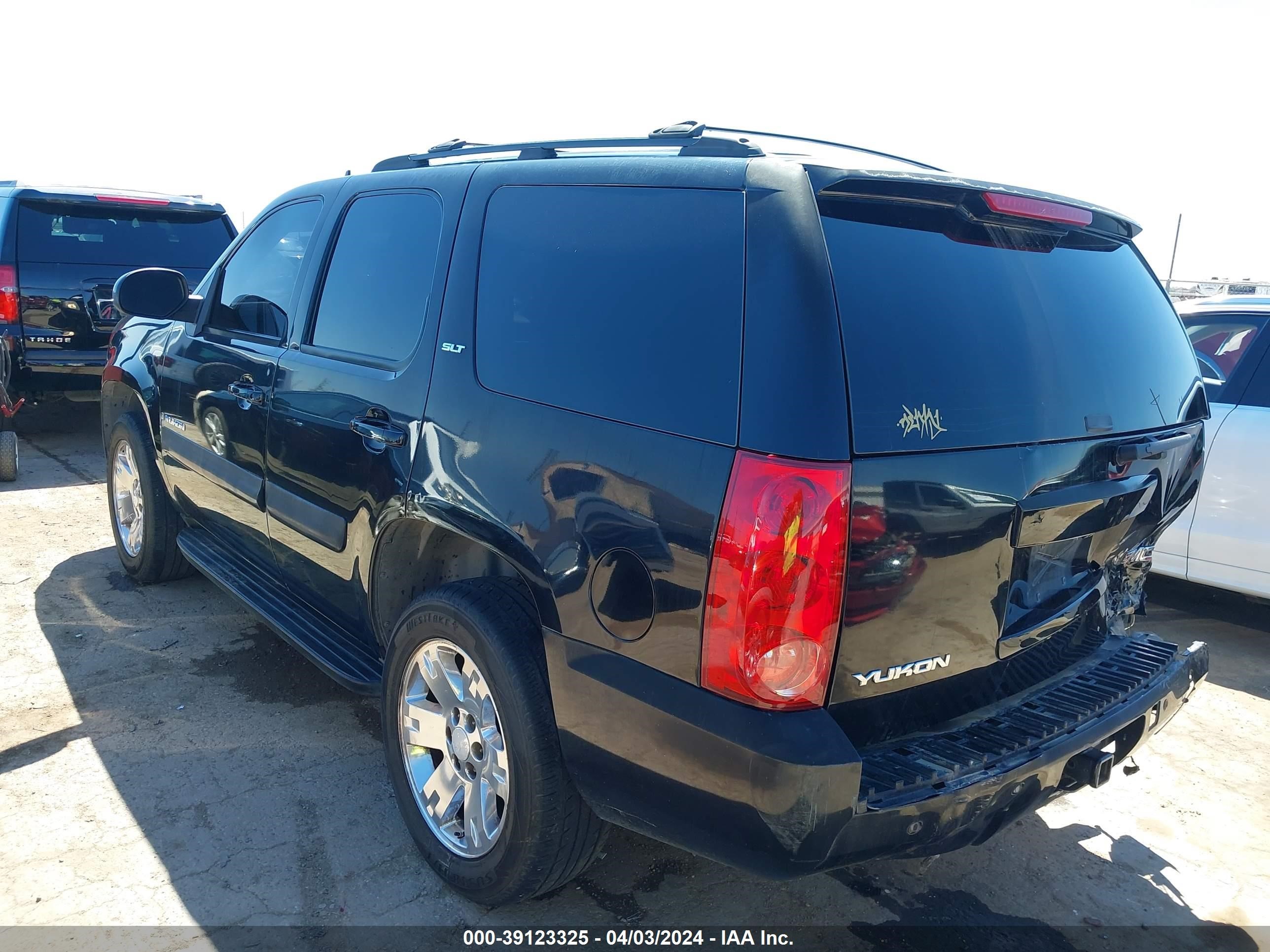 Photo 2 VIN: 1GKFC13007R177581 - GMC YUKON 