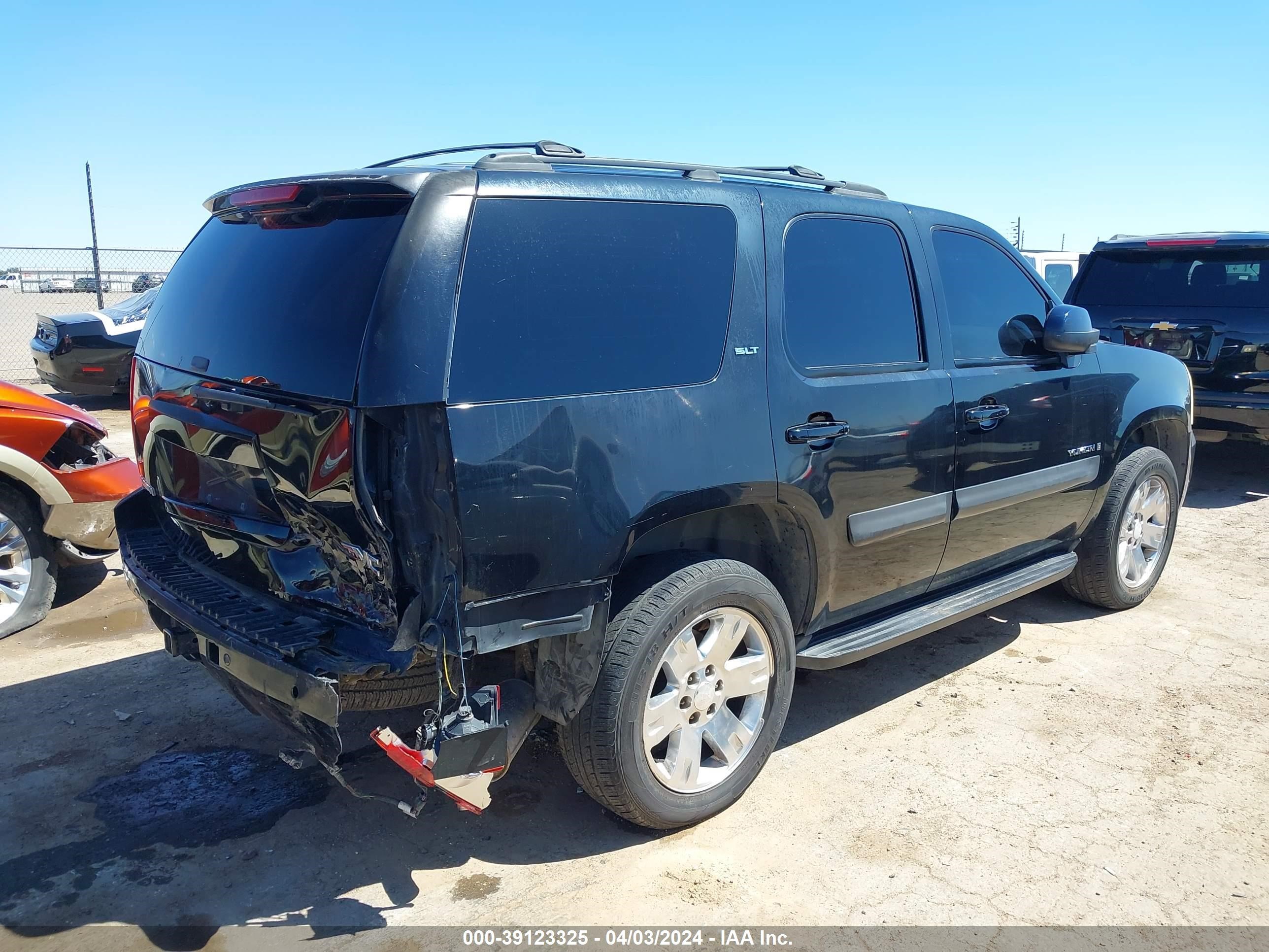 Photo 3 VIN: 1GKFC13007R177581 - GMC YUKON 