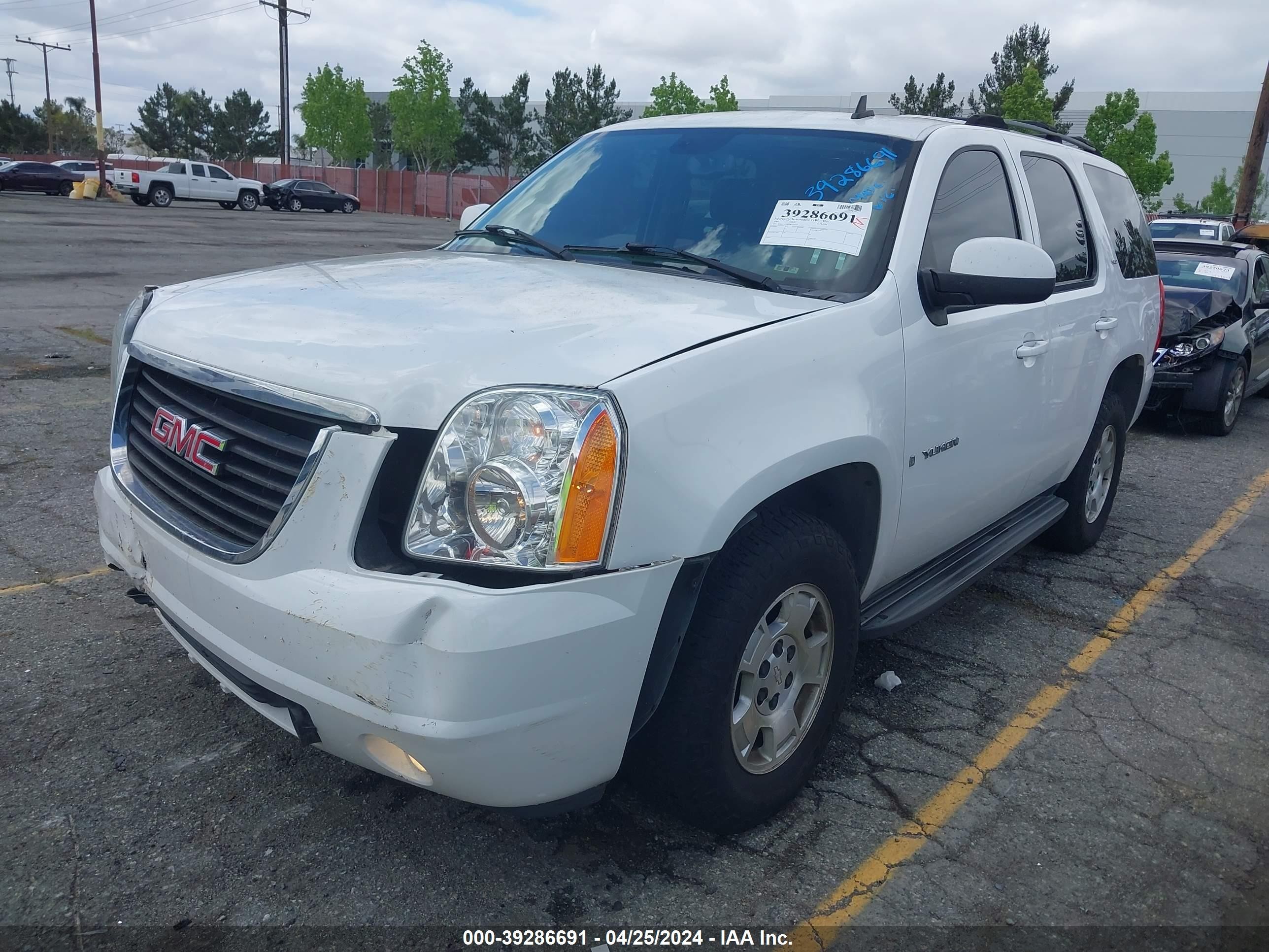 Photo 1 VIN: 1GKFC13007R213558 - GMC YUKON 