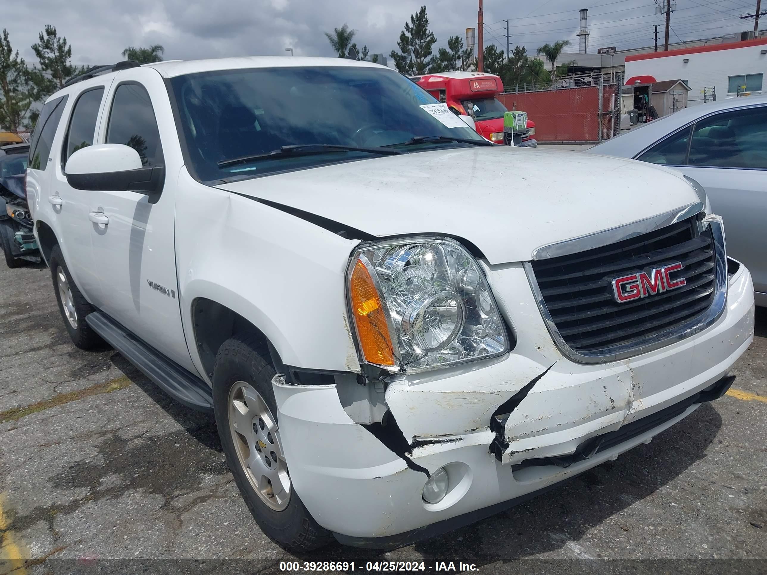 Photo 5 VIN: 1GKFC13007R213558 - GMC YUKON 