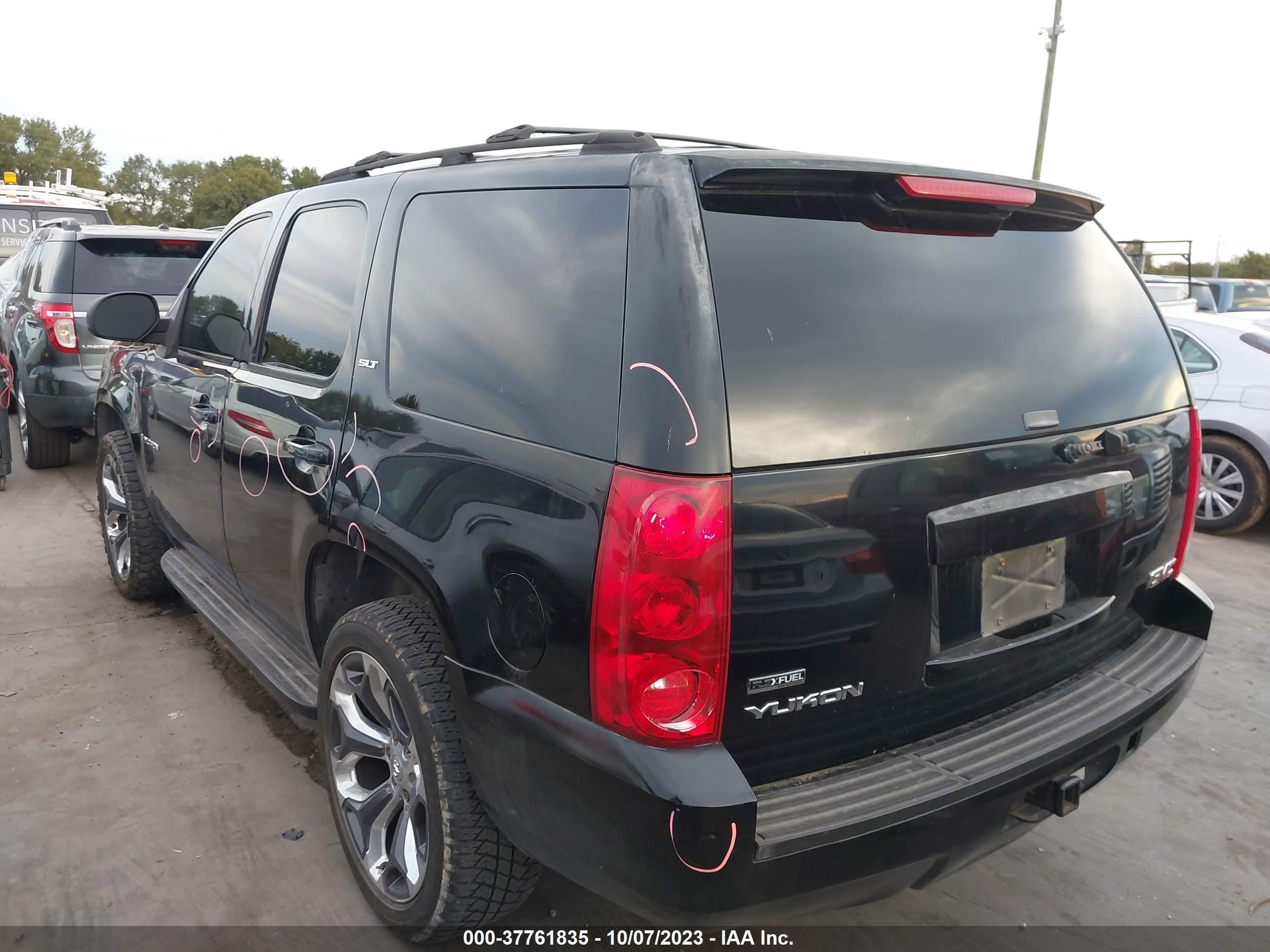 Photo 2 VIN: 1GKFC13007R309366 - GMC YUKON 