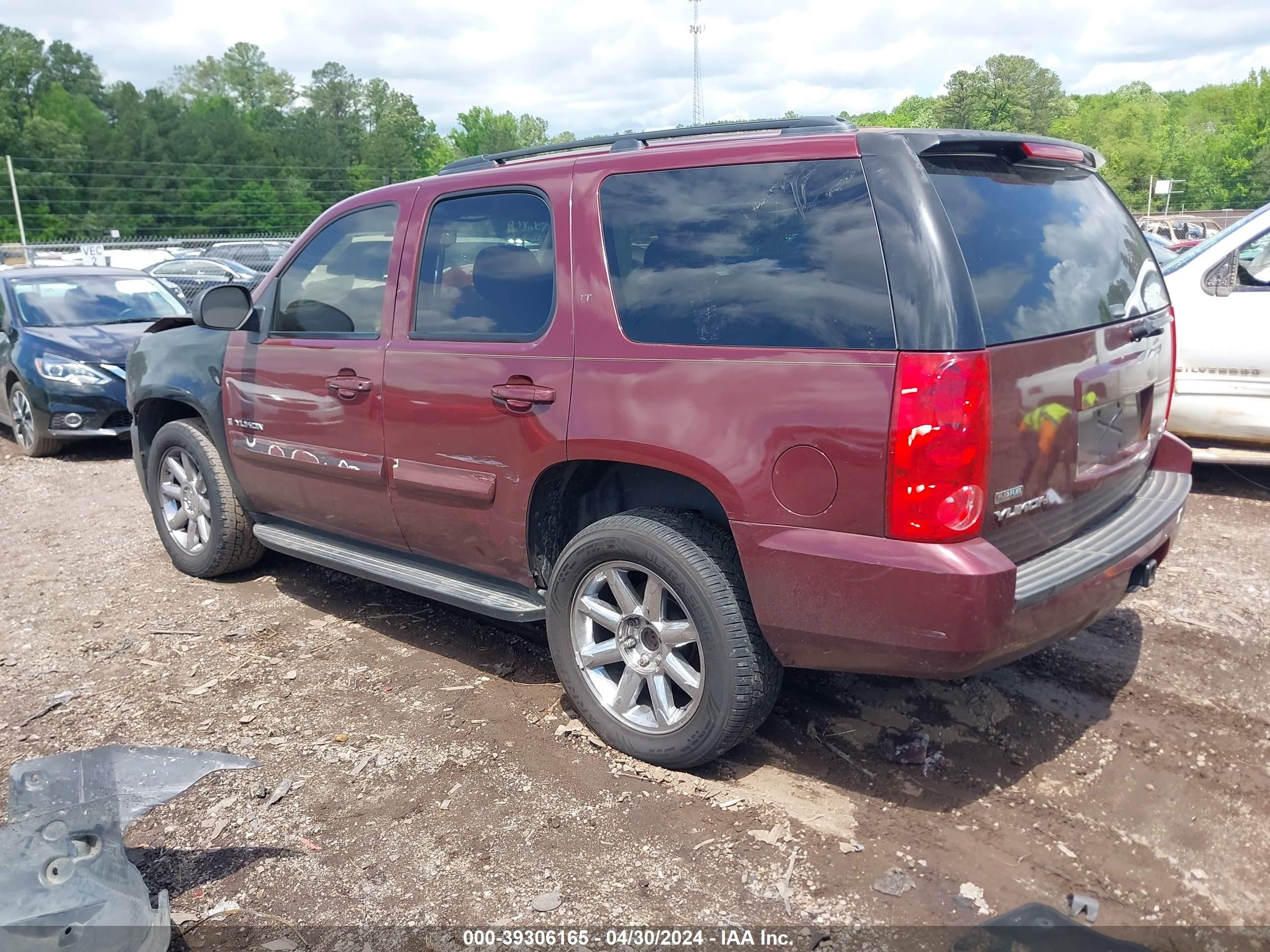 Photo 2 VIN: 1GKFC13028J100369 - GMC YUKON 