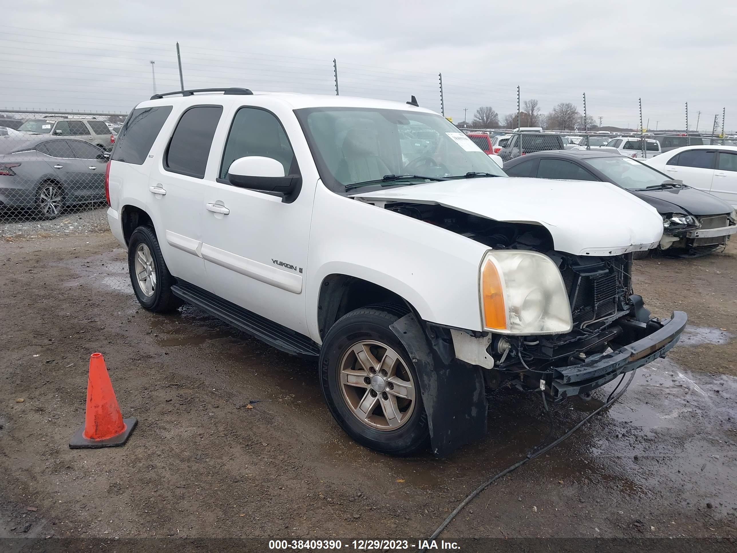 Photo 0 VIN: 1GKFC13028R102883 - GMC YUKON 