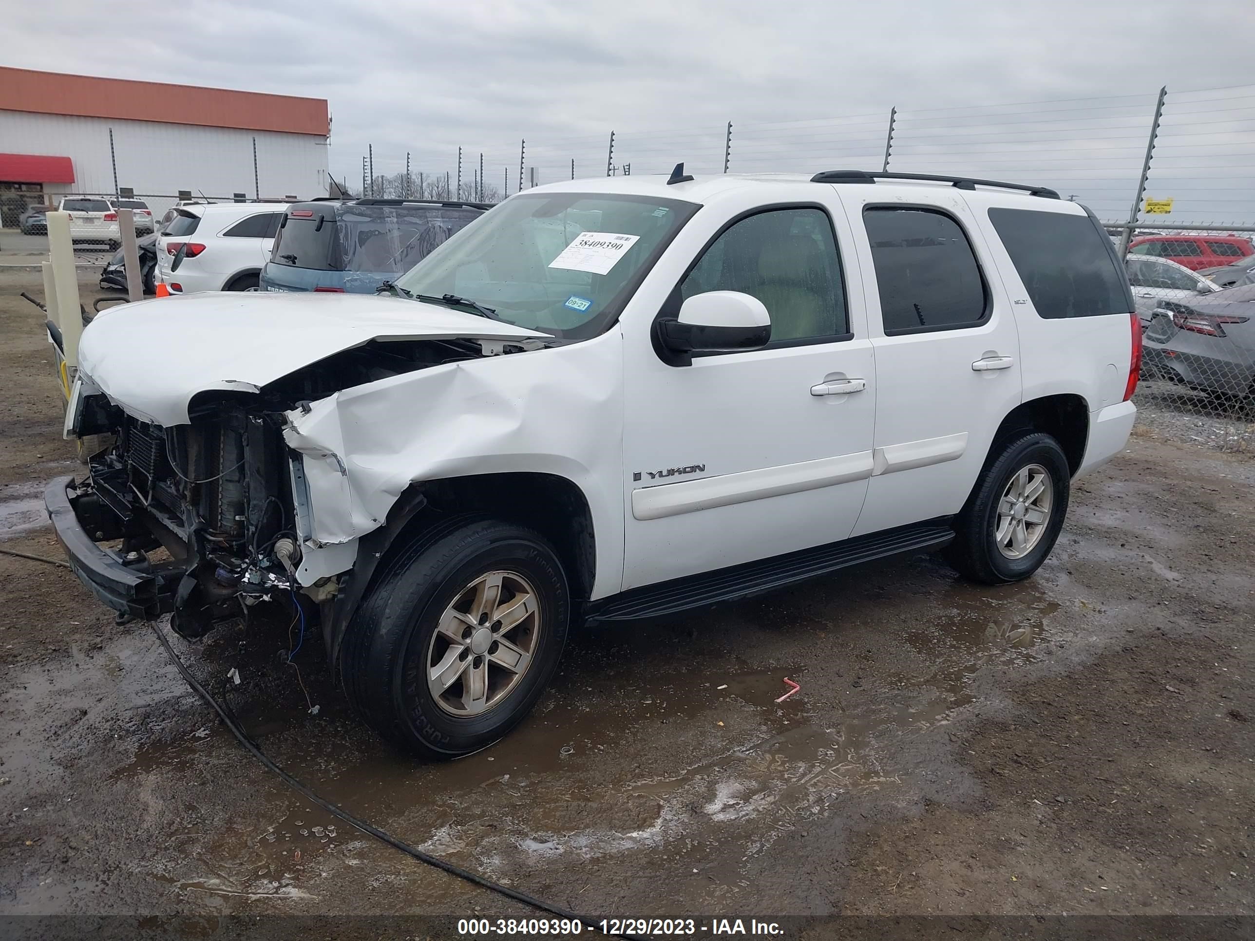 Photo 1 VIN: 1GKFC13028R102883 - GMC YUKON 