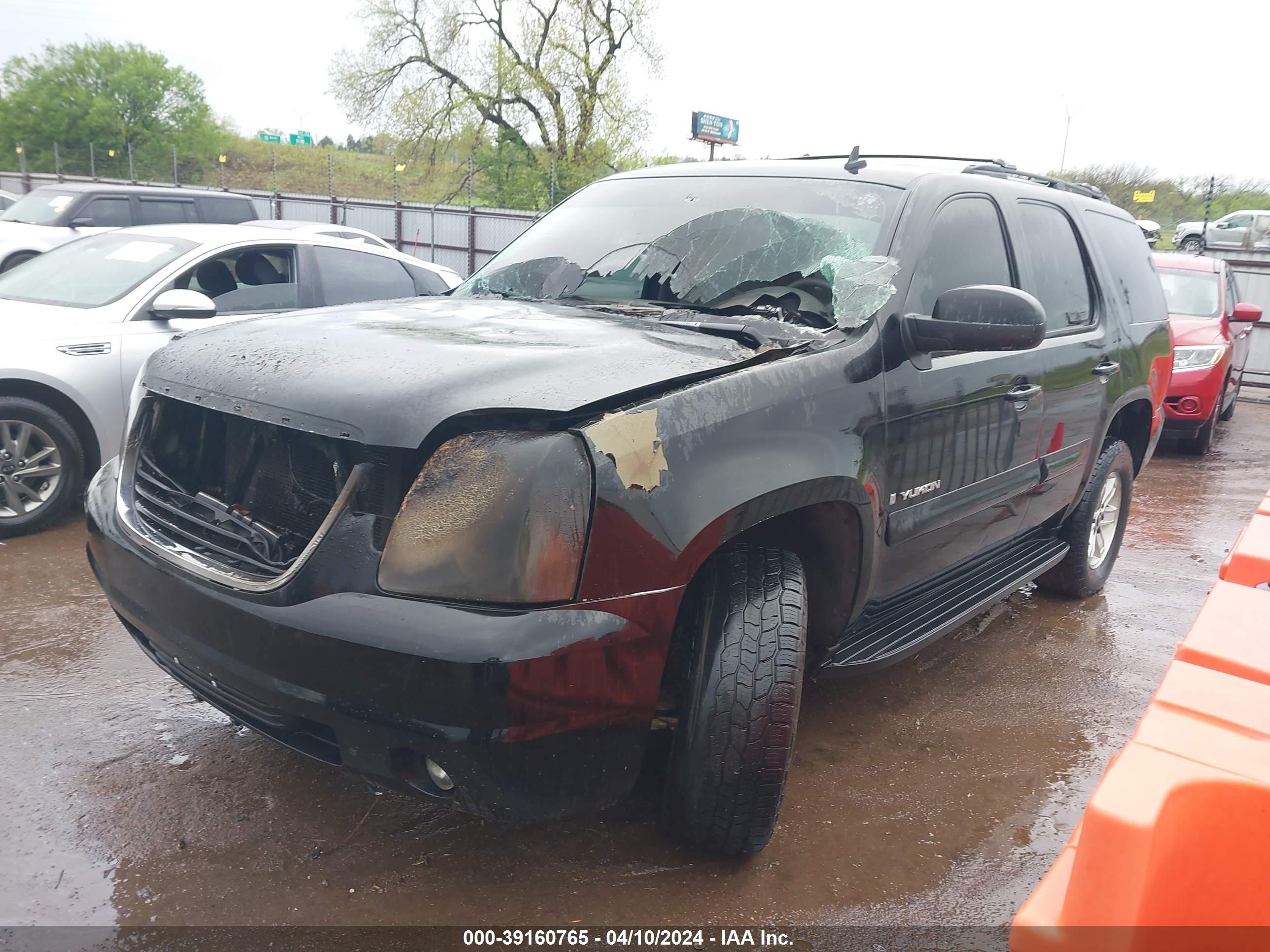 Photo 1 VIN: 1GKFC13037R145000 - GMC YUKON 