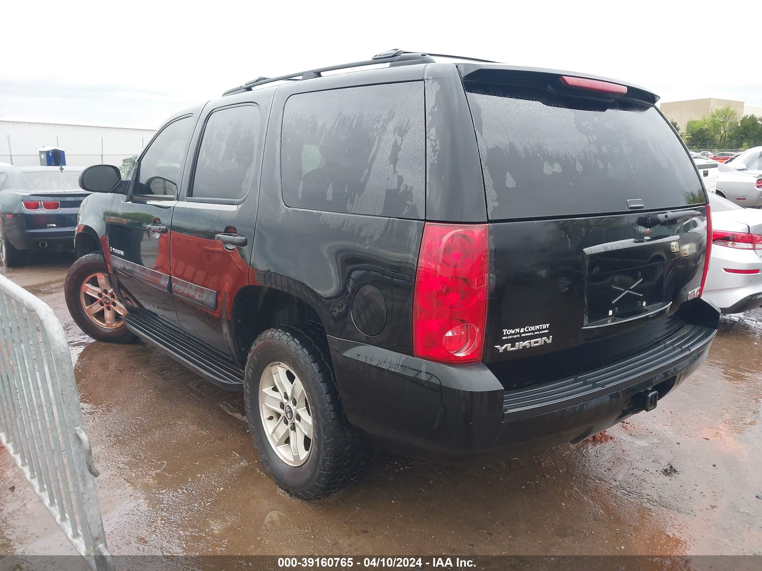 Photo 2 VIN: 1GKFC13037R145000 - GMC YUKON 