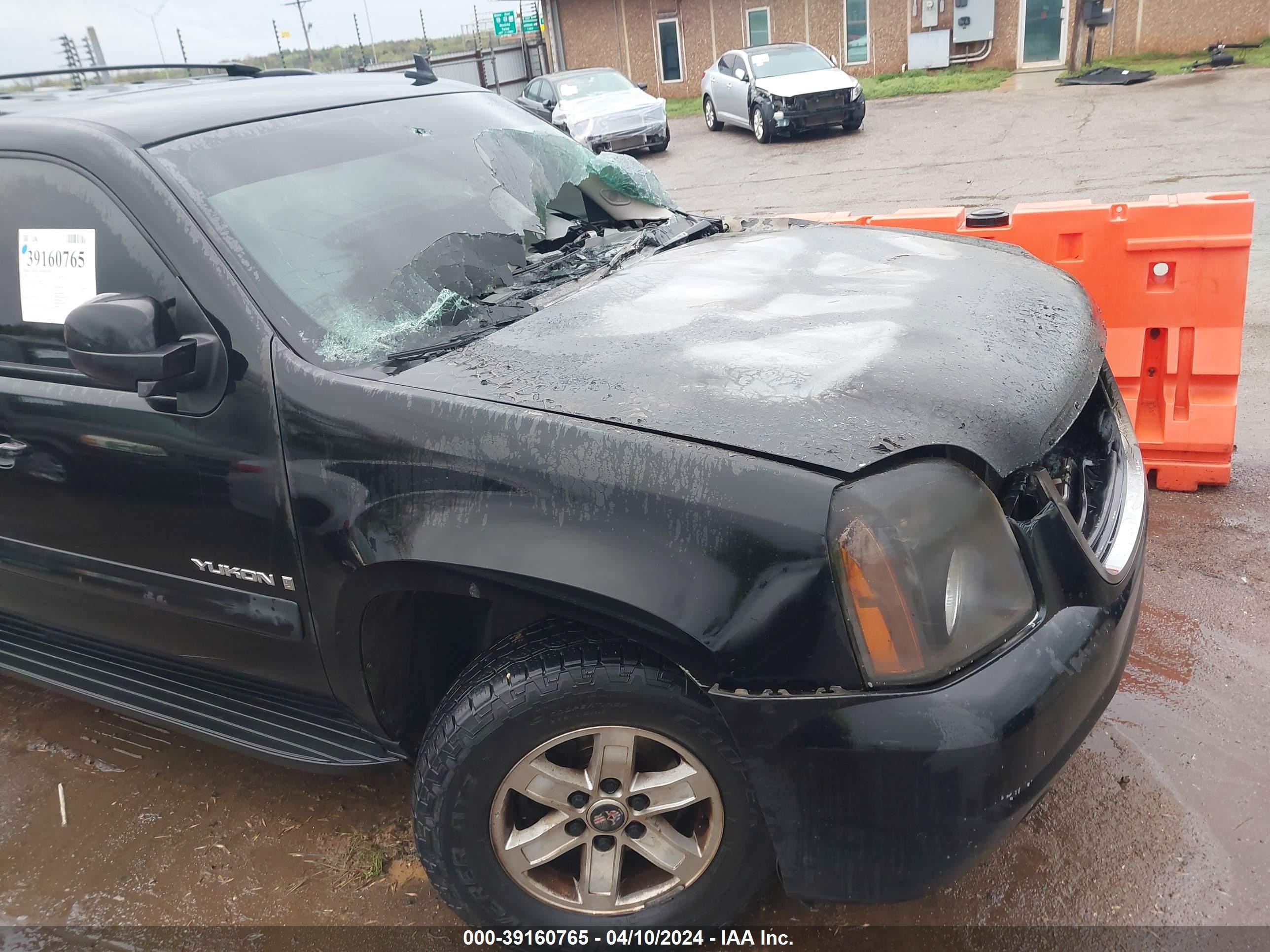 Photo 5 VIN: 1GKFC13037R145000 - GMC YUKON 