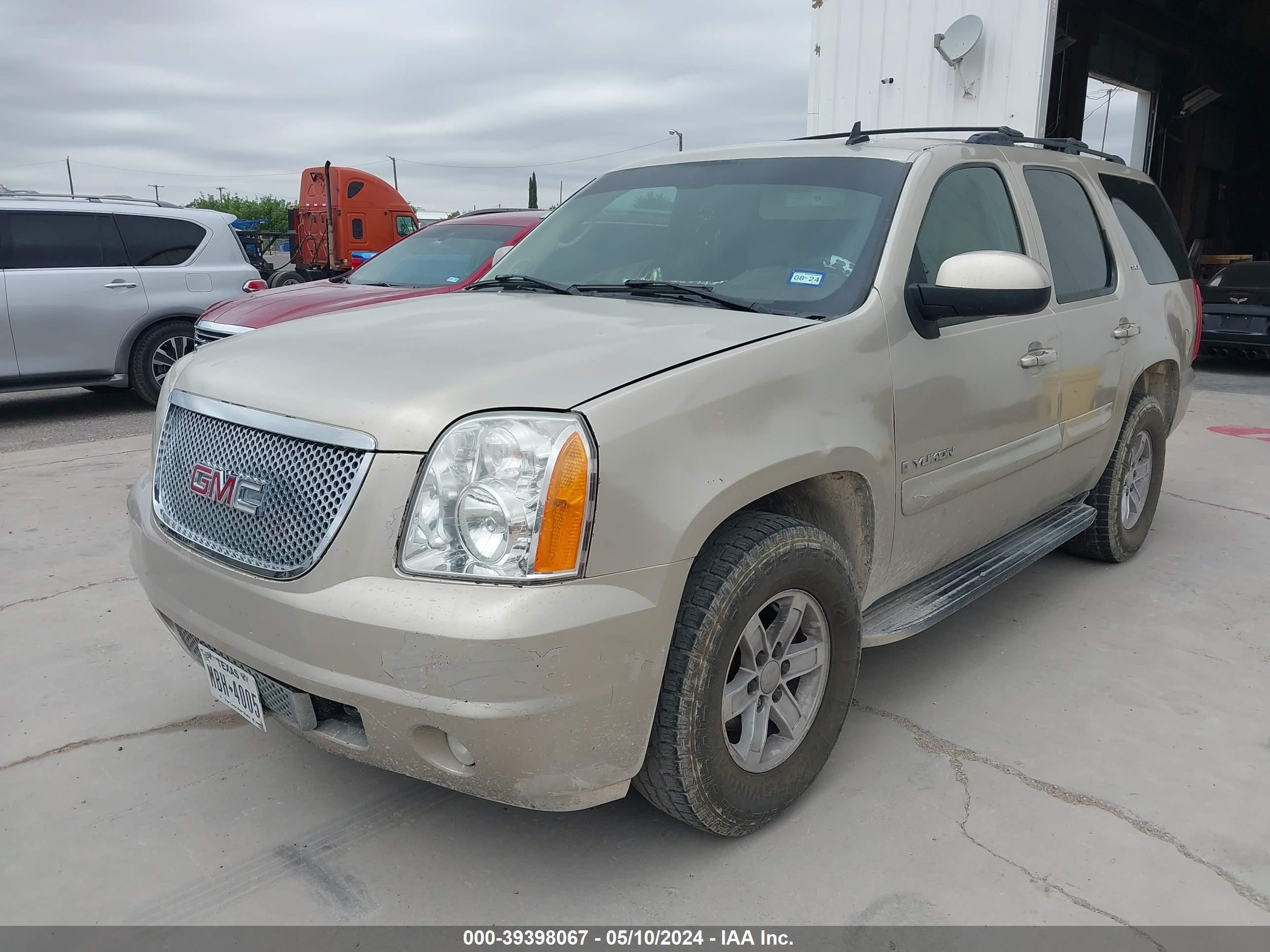 Photo 1 VIN: 1GKFC13038R107333 - GMC YUKON 