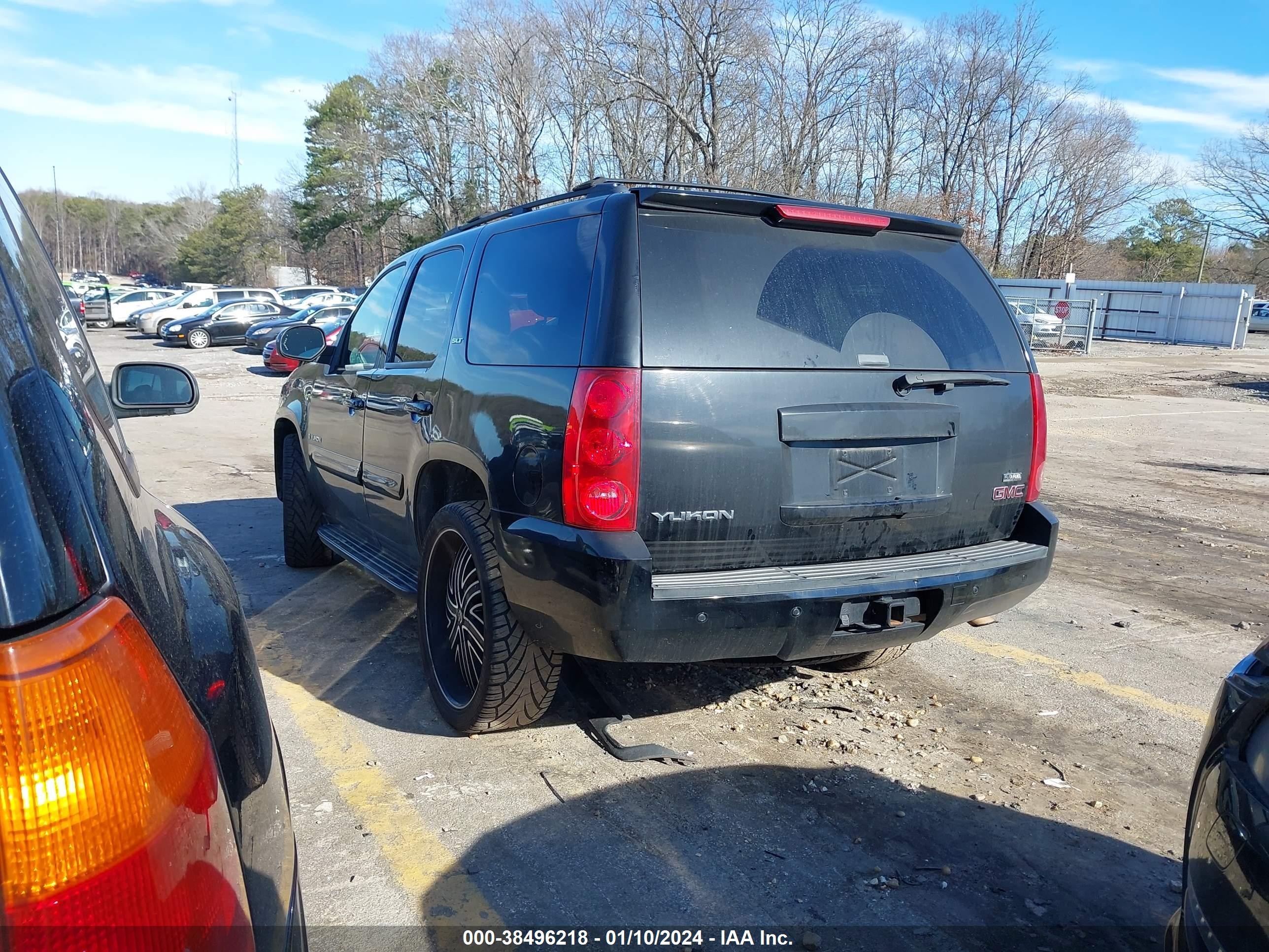 Photo 2 VIN: 1GKFC13057R422634 - GMC YUKON 