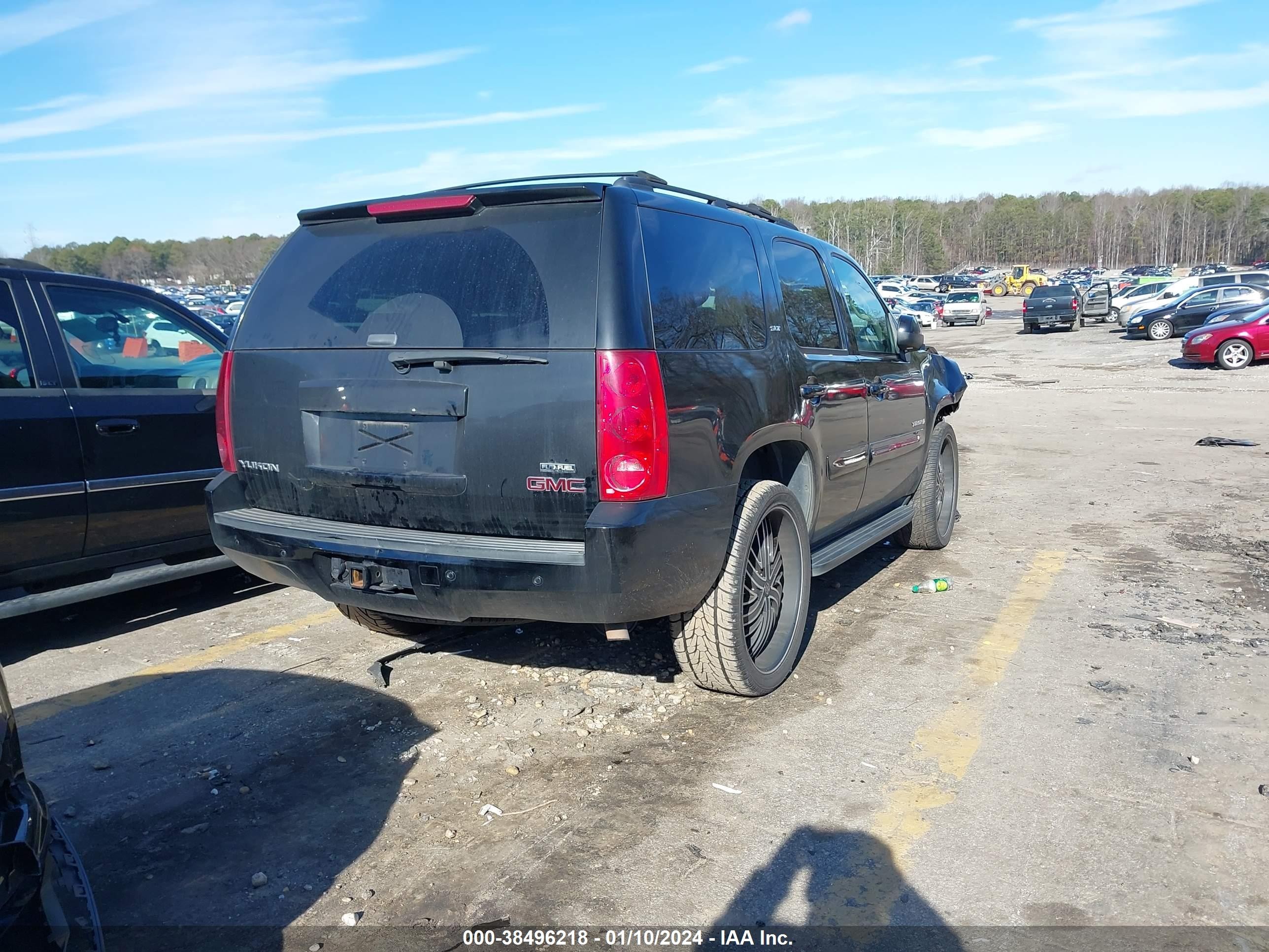 Photo 3 VIN: 1GKFC13057R422634 - GMC YUKON 