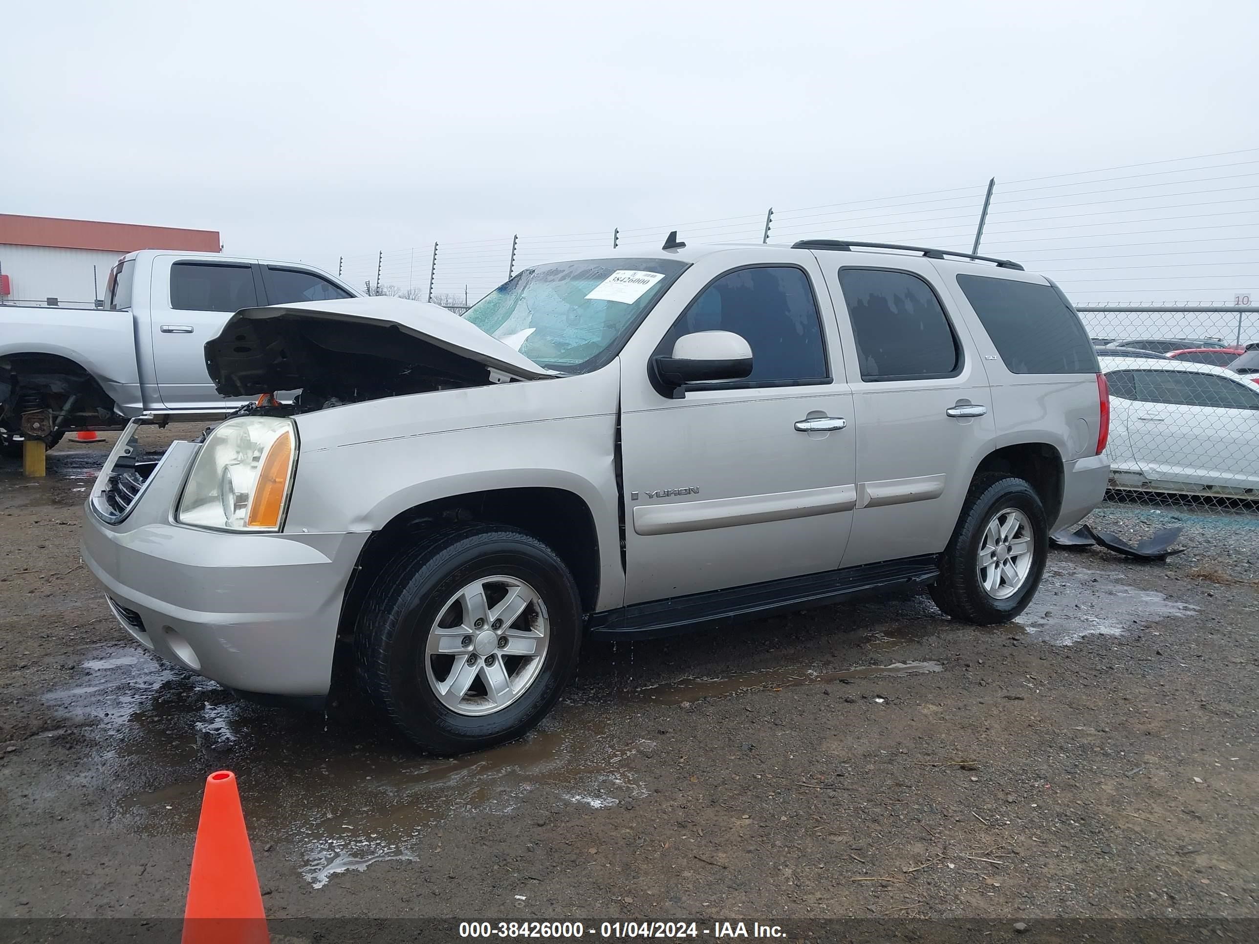 Photo 1 VIN: 1GKFC13067R172482 - GMC YUKON 