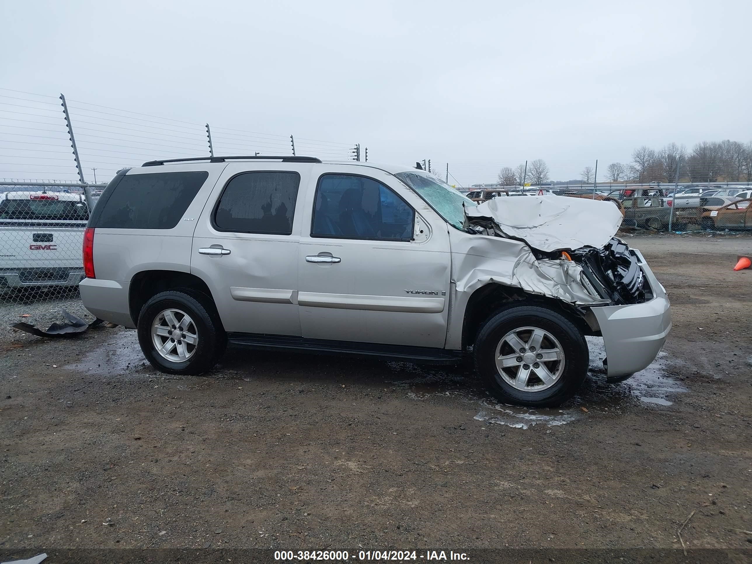 Photo 12 VIN: 1GKFC13067R172482 - GMC YUKON 