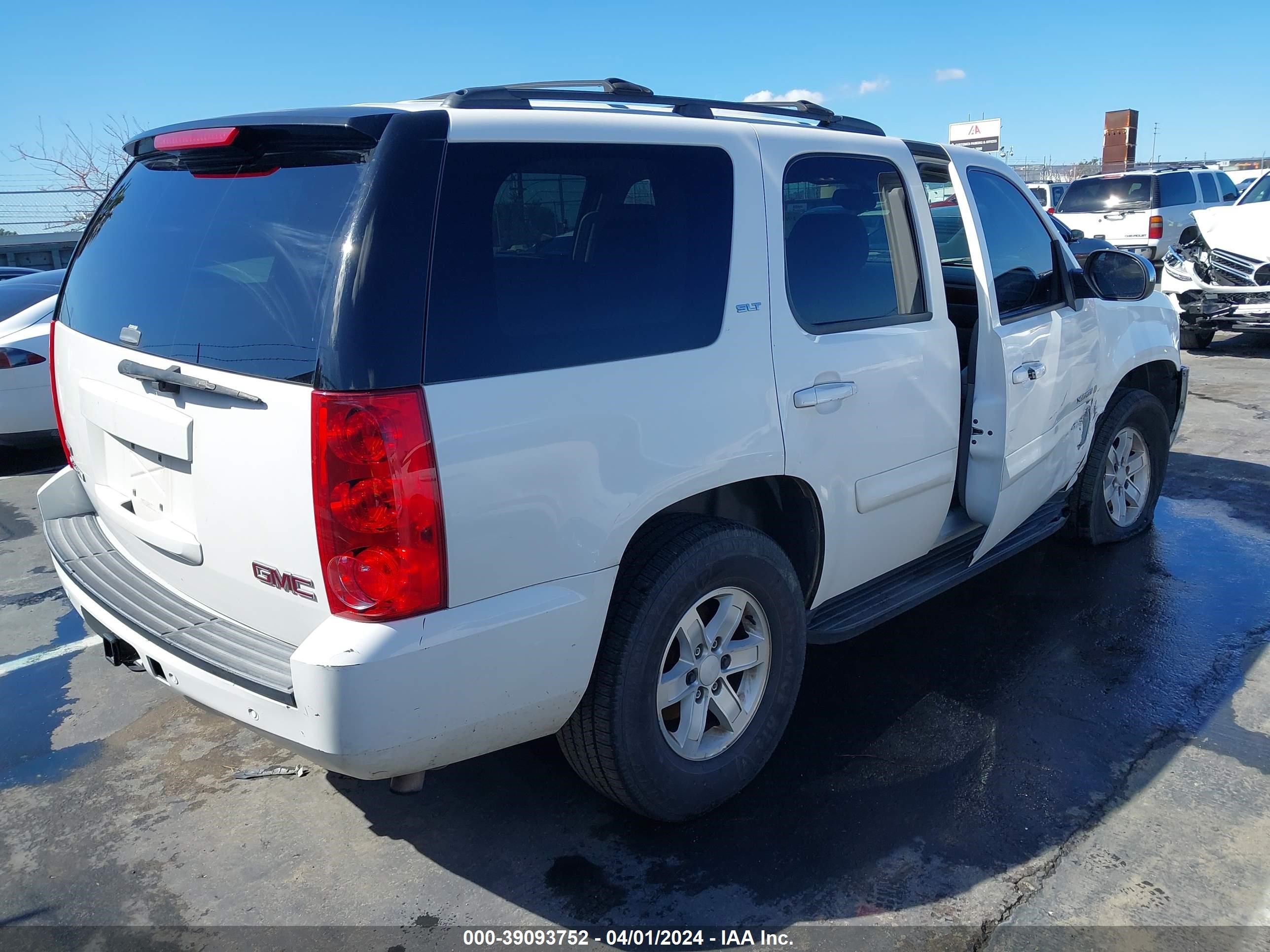 Photo 3 VIN: 1GKFC13067R394679 - GMC YUKON 