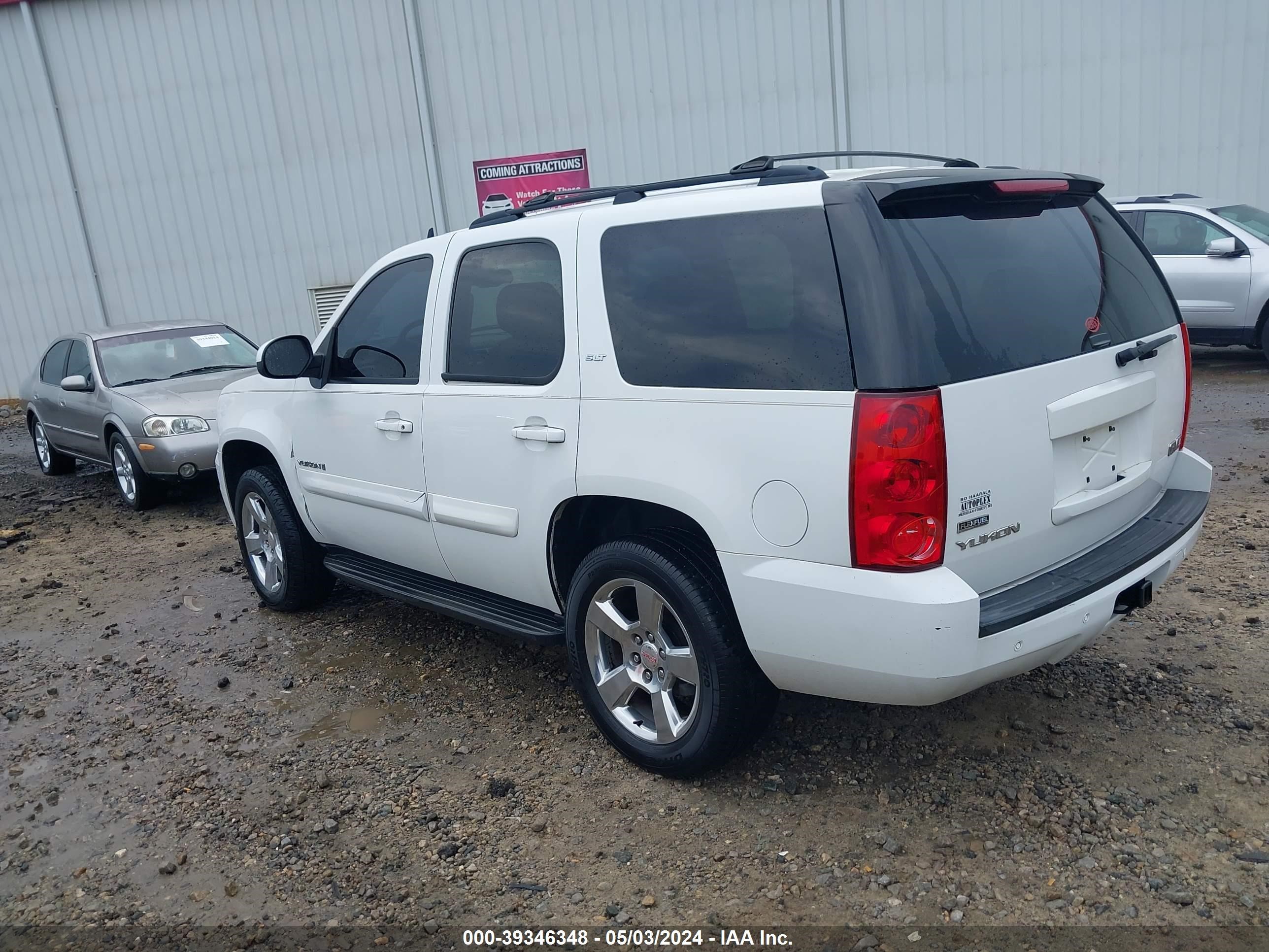 Photo 2 VIN: 1GKFC13067R410914 - GMC YUKON 