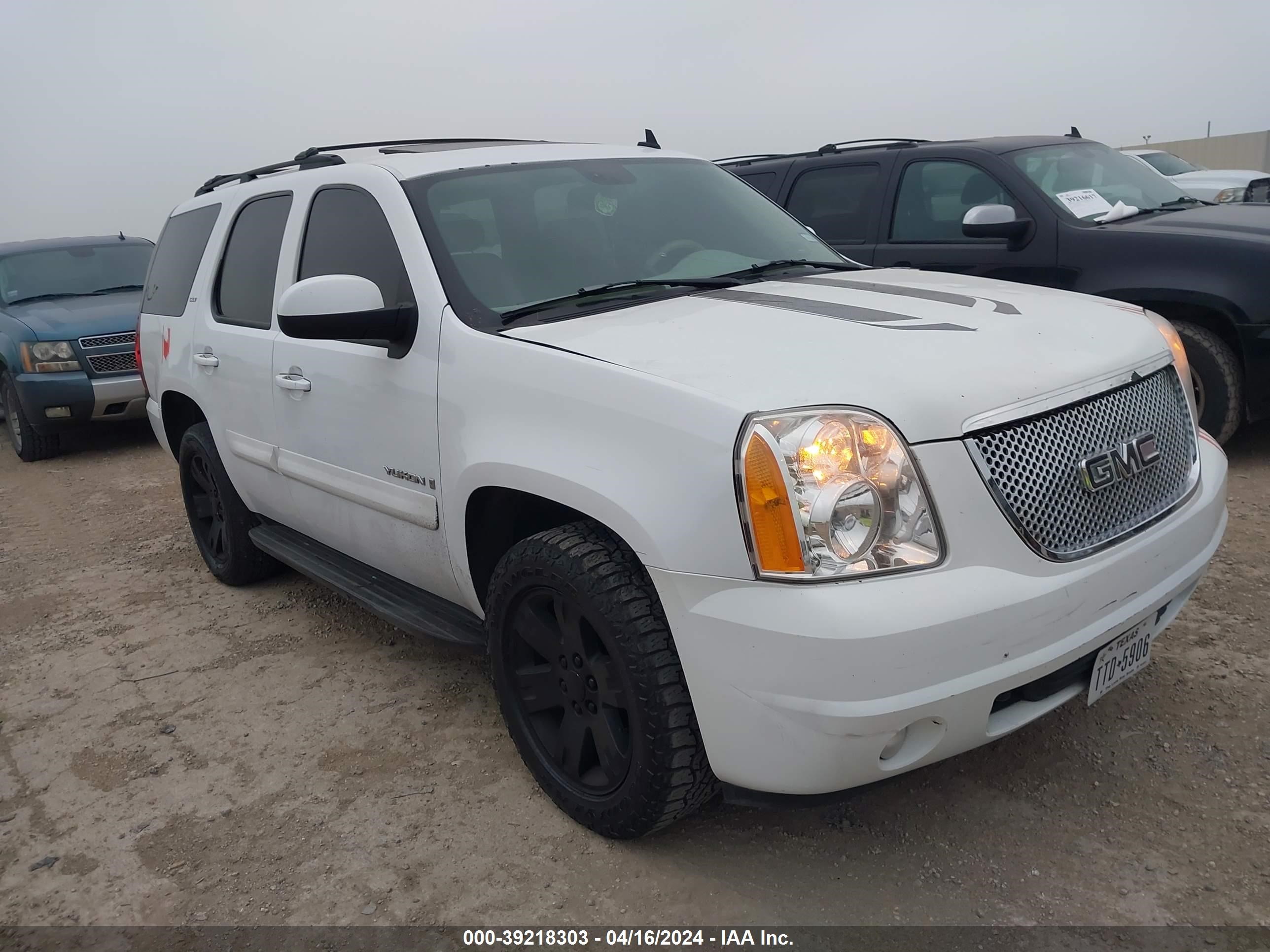 Photo 0 VIN: 1GKFC13068R170460 - GMC YUKON 