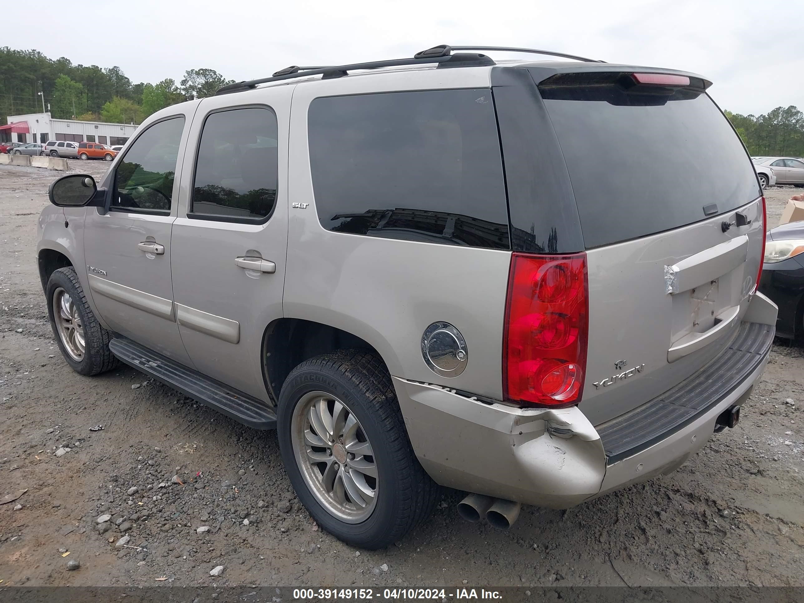 Photo 2 VIN: 1GKFC13077J106442 - GMC YUKON 