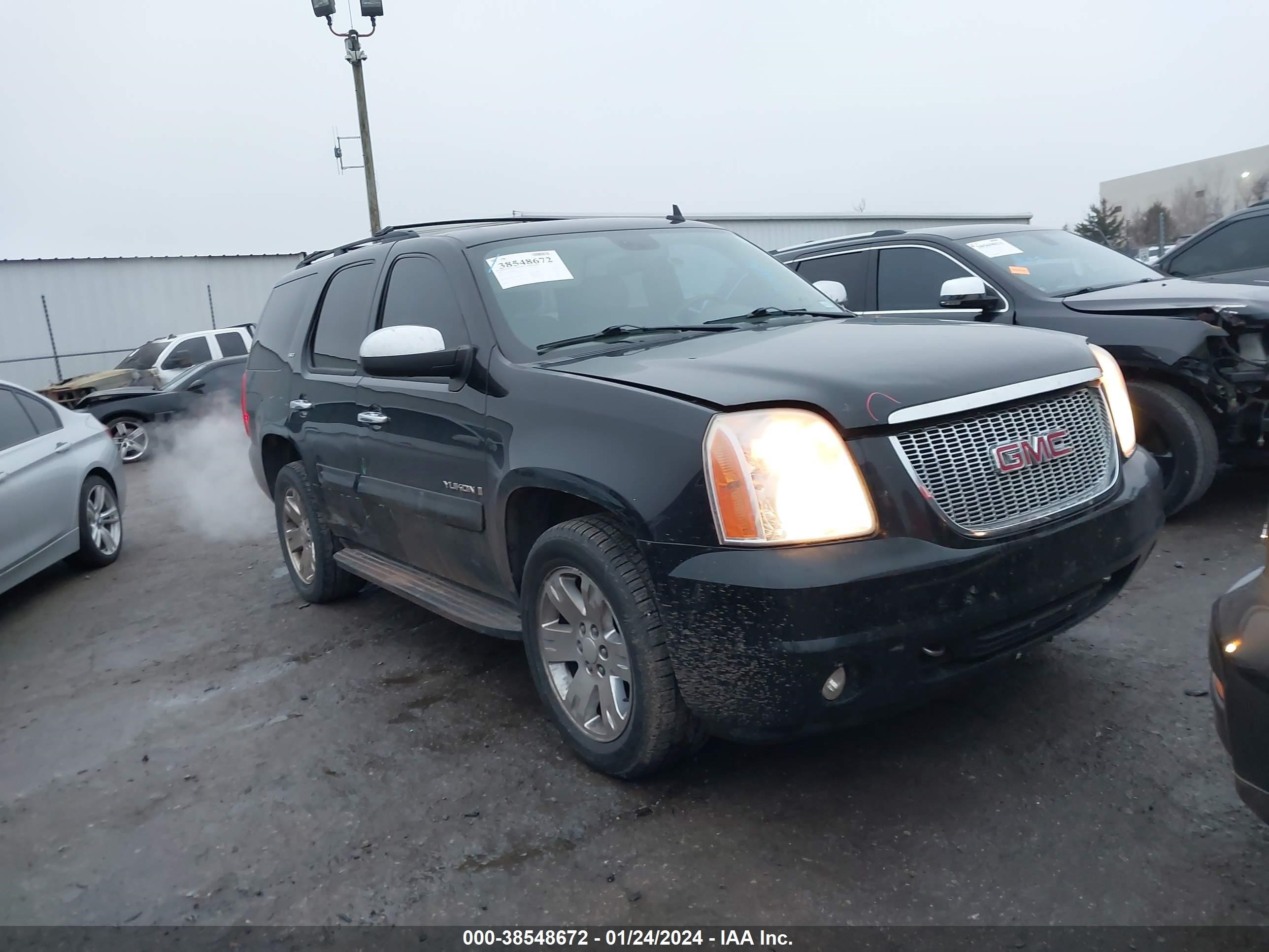 Photo 0 VIN: 1GKFC13088R263528 - GMC YUKON 