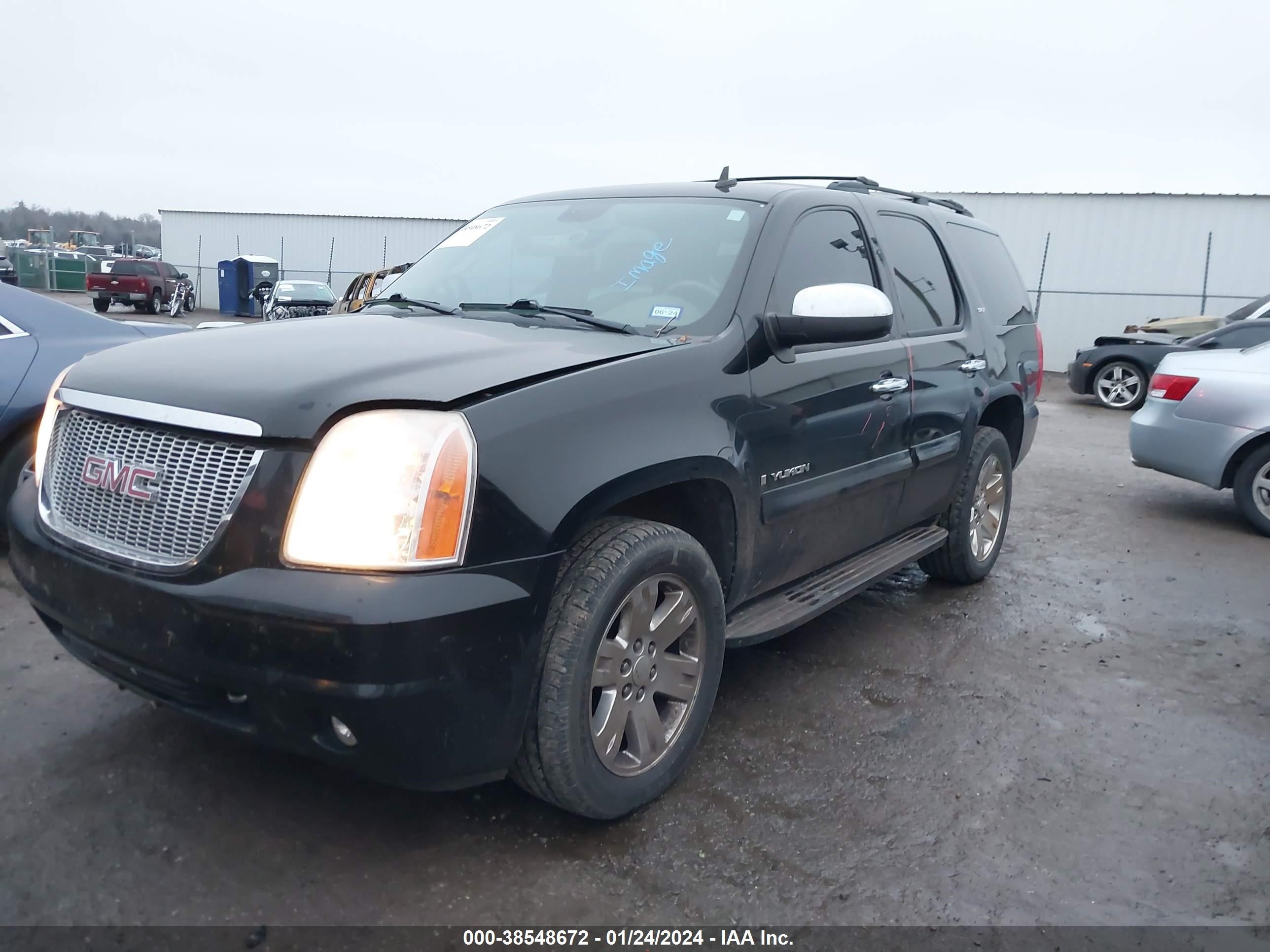 Photo 1 VIN: 1GKFC13088R263528 - GMC YUKON 