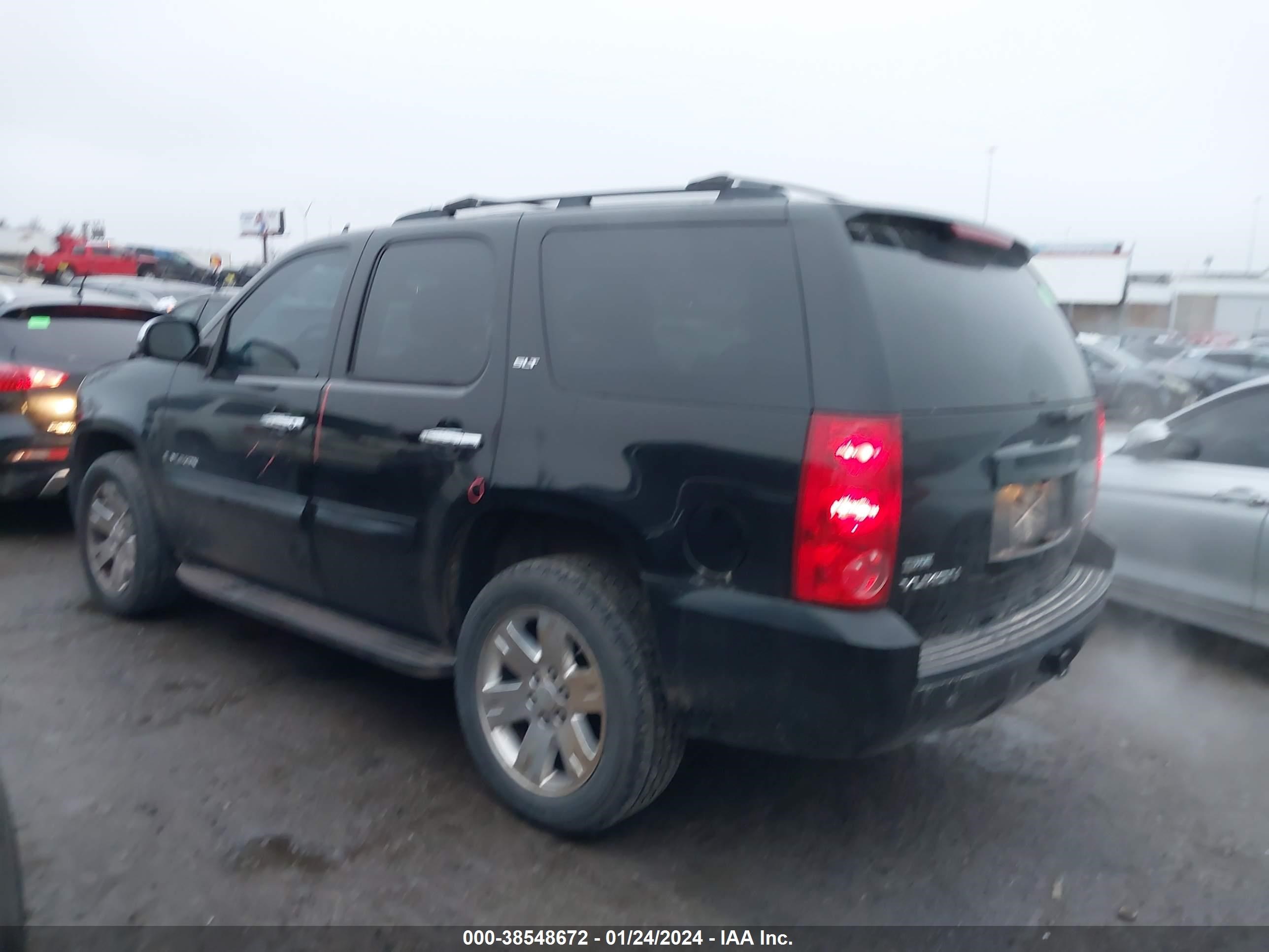 Photo 2 VIN: 1GKFC13088R263528 - GMC YUKON 