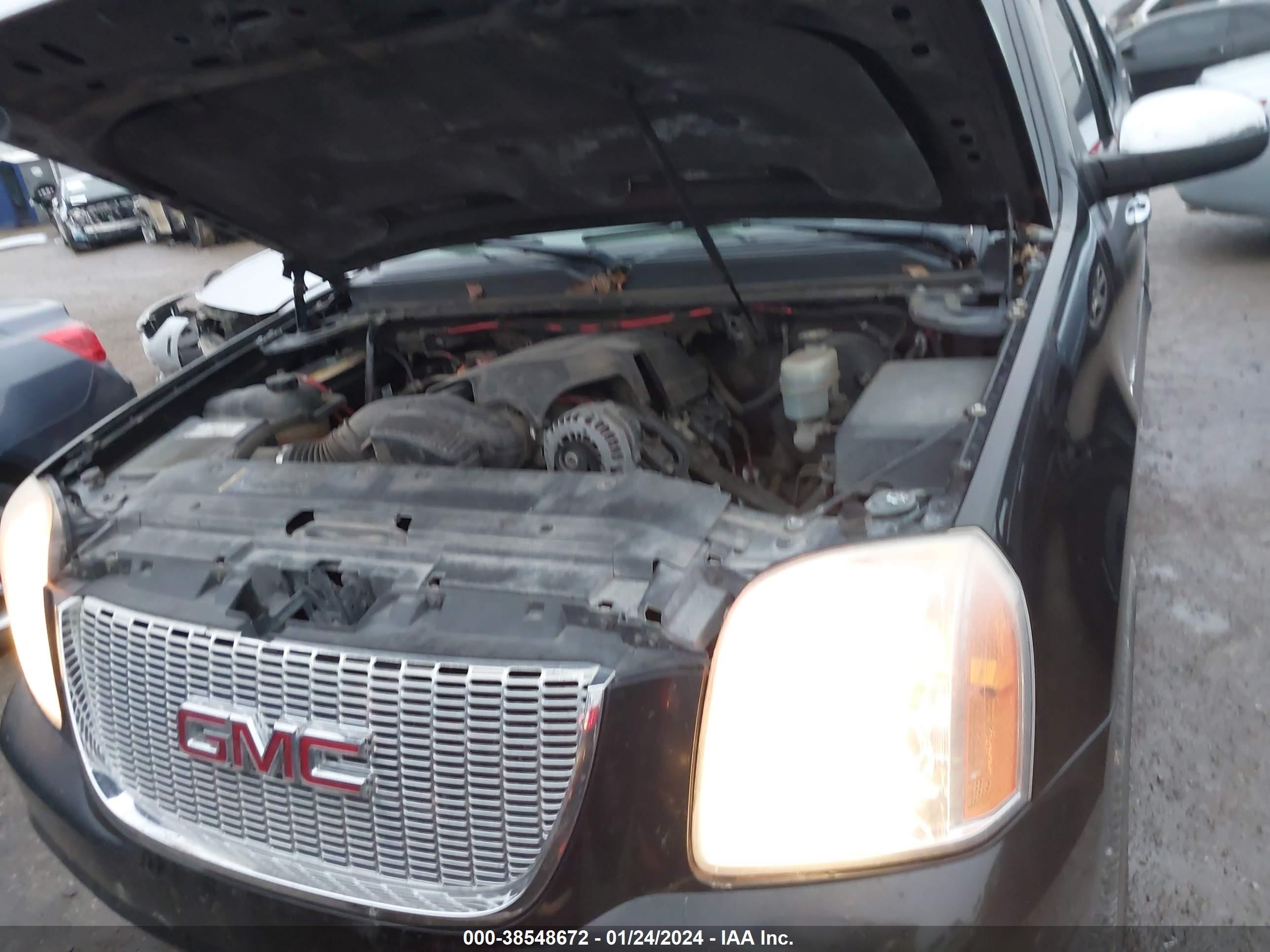 Photo 9 VIN: 1GKFC13088R263528 - GMC YUKON 