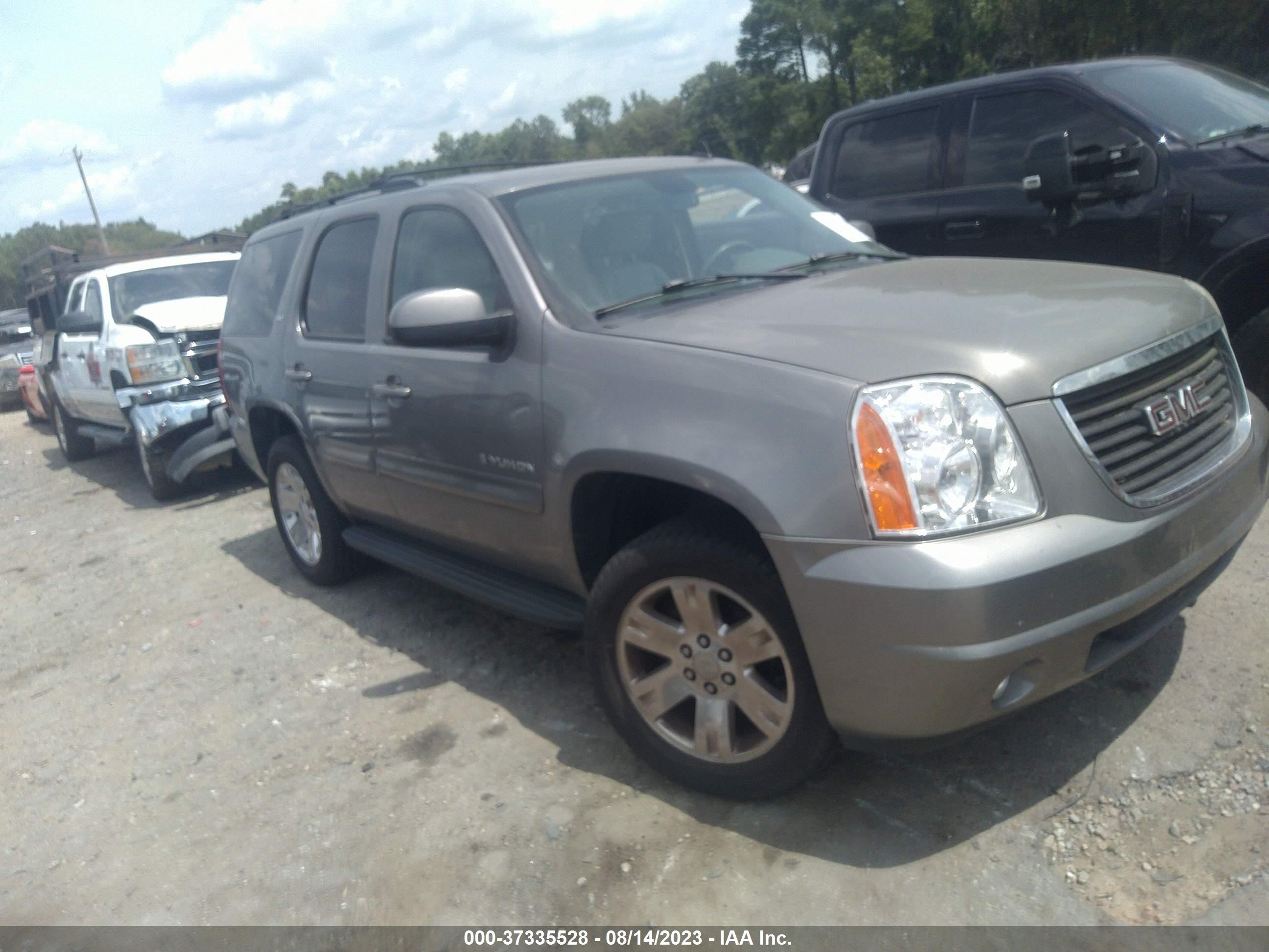 Photo 1 VIN: 1GKFC13097J333745 - GMC YUKON 