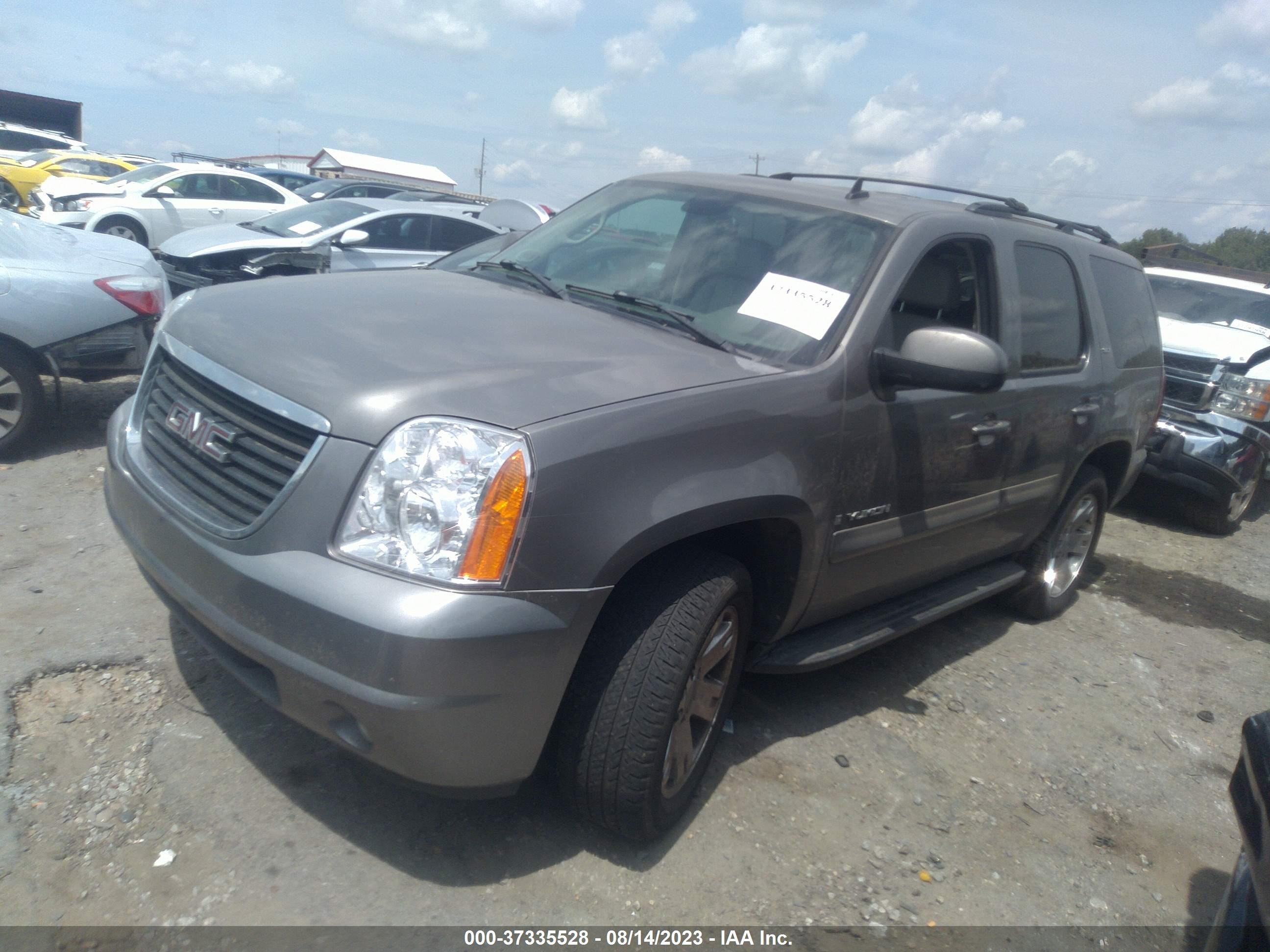 Photo 2 VIN: 1GKFC13097J333745 - GMC YUKON 