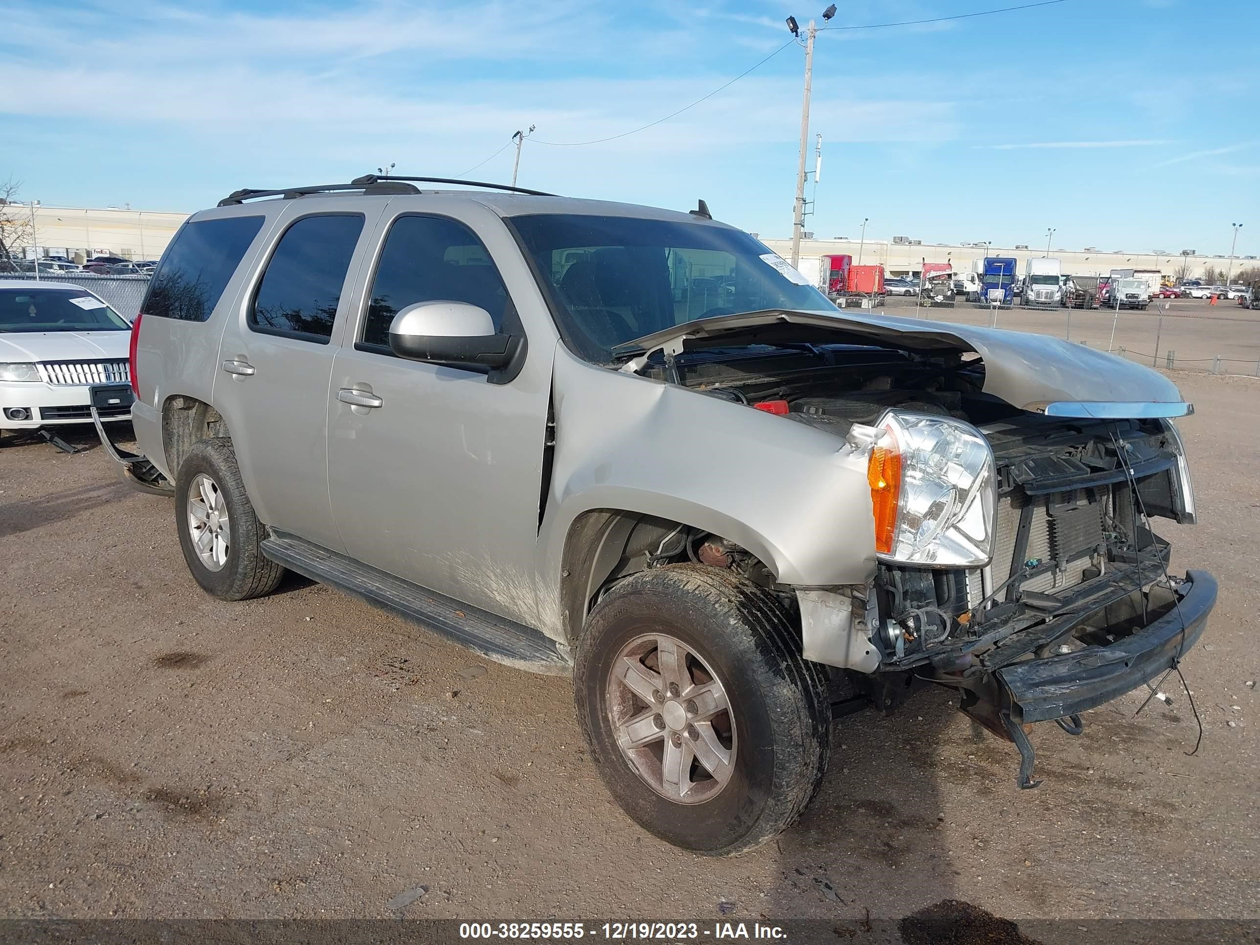 Photo 0 VIN: 1GKFC130X7R167138 - GMC YUKON 