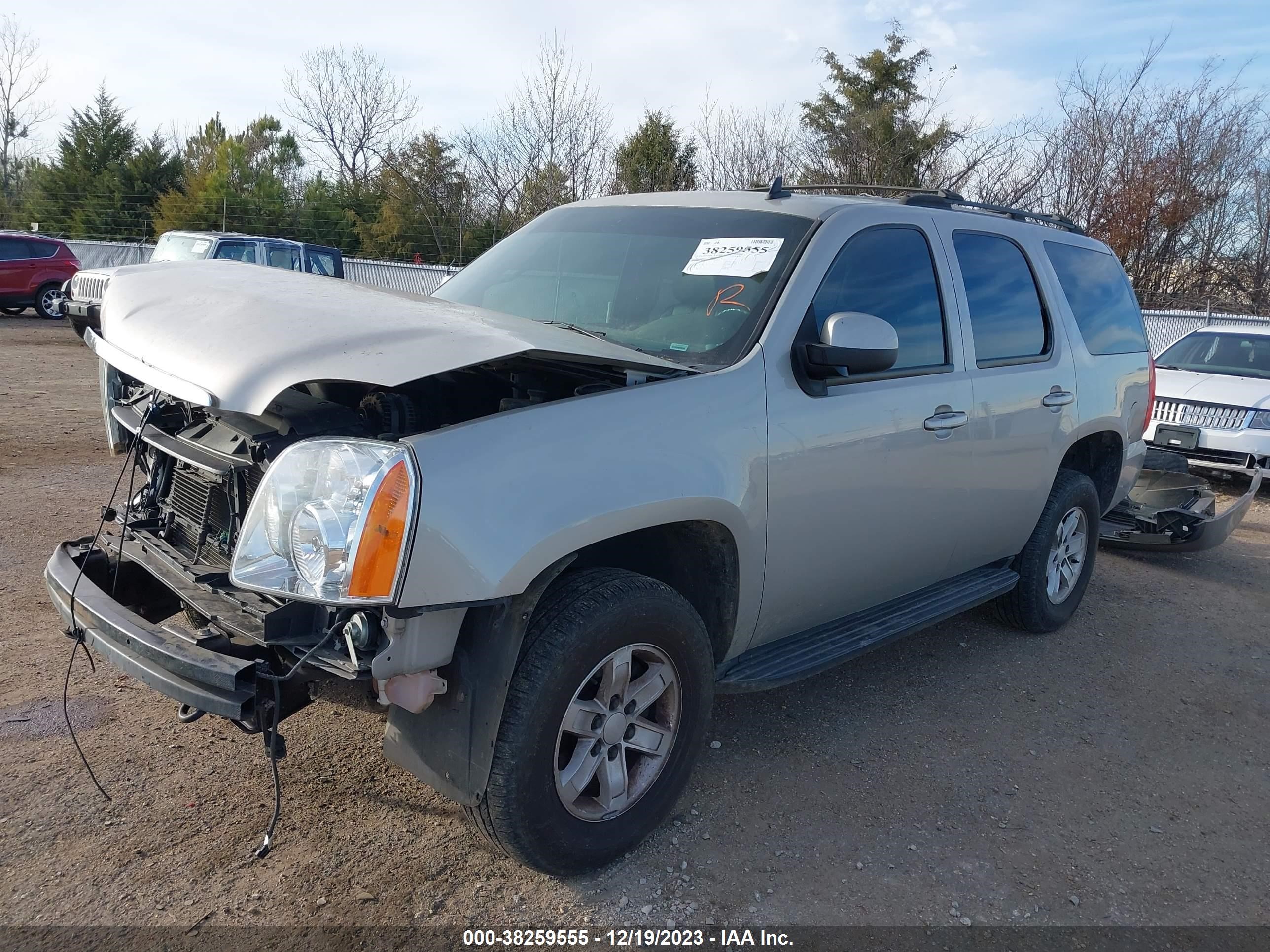 Photo 1 VIN: 1GKFC130X7R167138 - GMC YUKON 