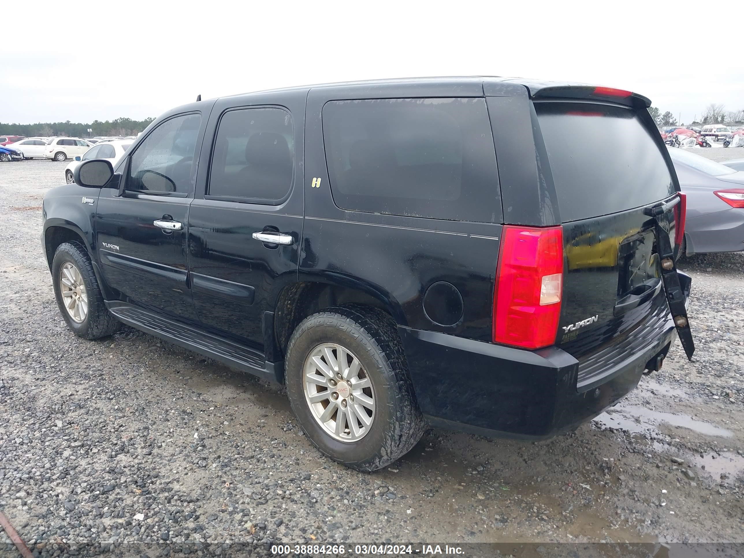 Photo 2 VIN: 1GKFC13518R204154 - GMC YUKON 