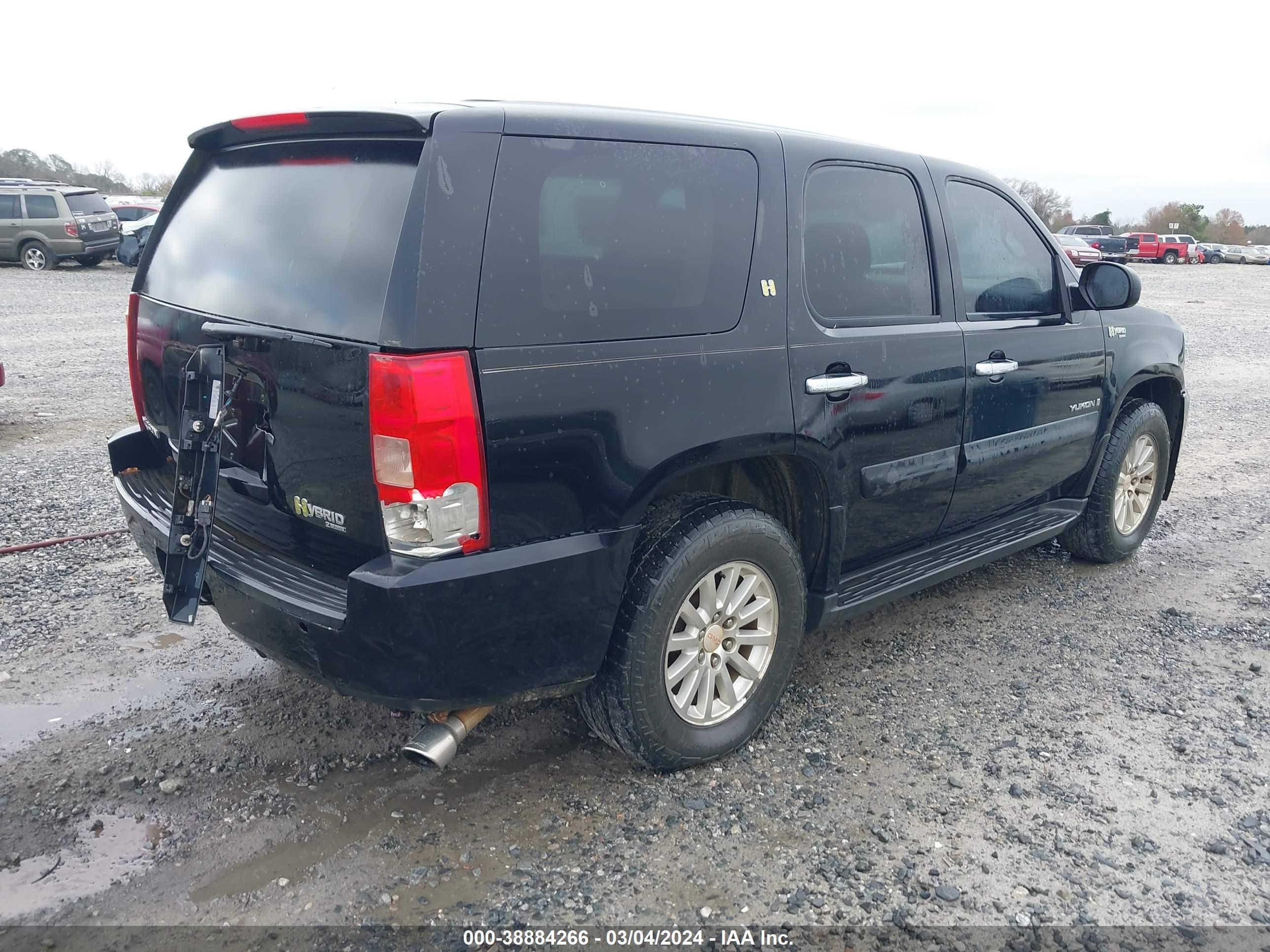 Photo 3 VIN: 1GKFC13518R204154 - GMC YUKON 