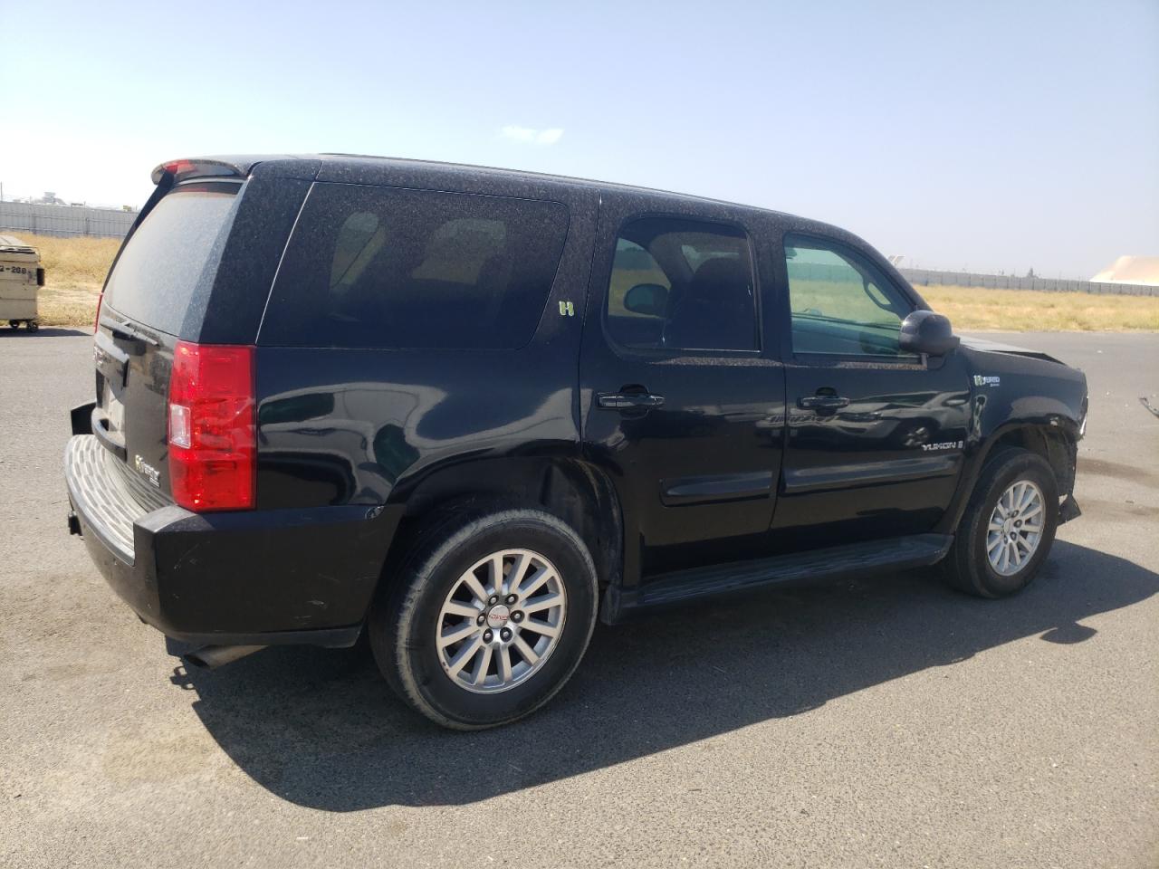 Photo 2 VIN: 1GKFC13538R206732 - GMC YUKON 