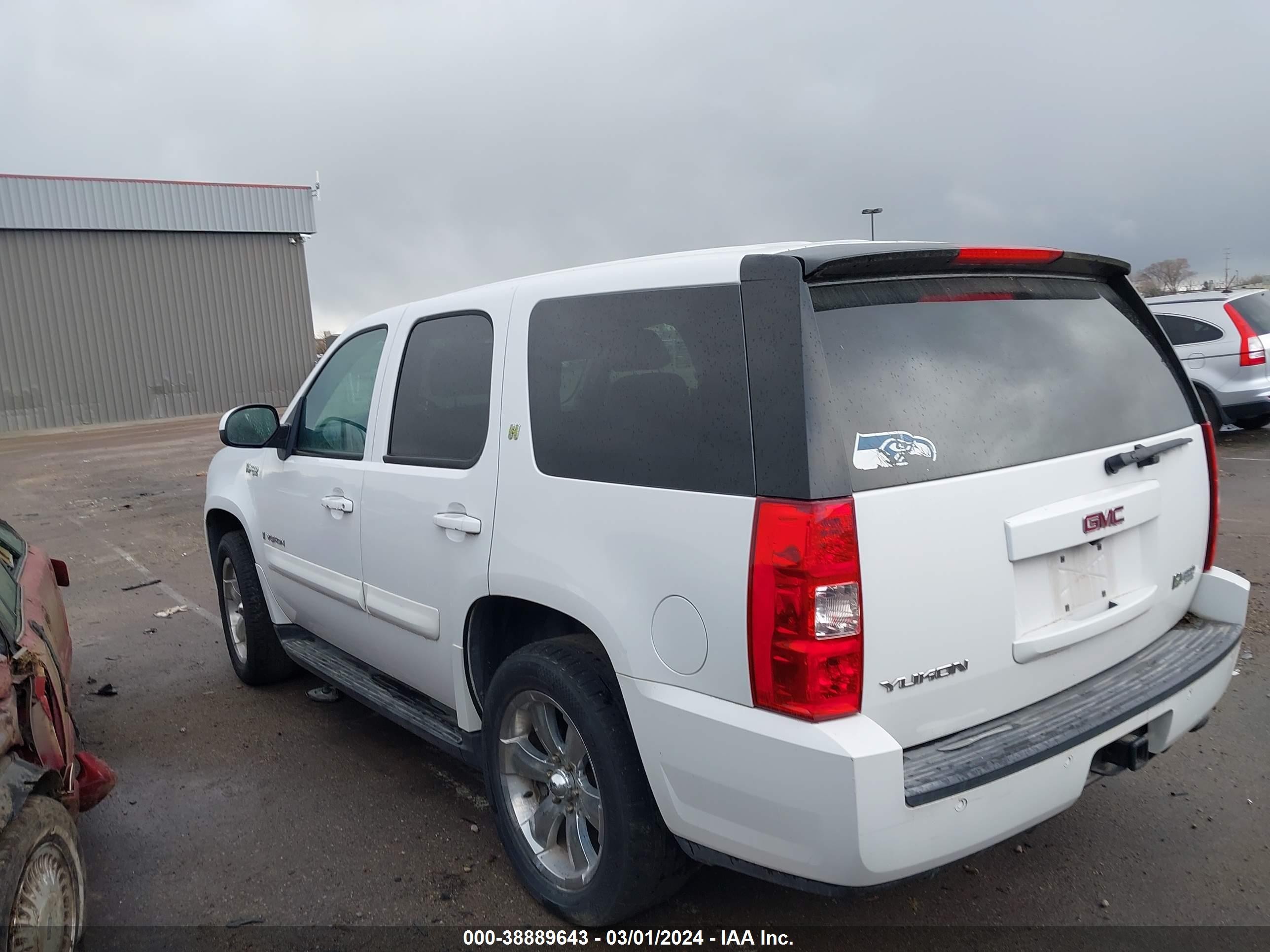 Photo 2 VIN: 1GKFC13548R209073 - GMC YUKON 