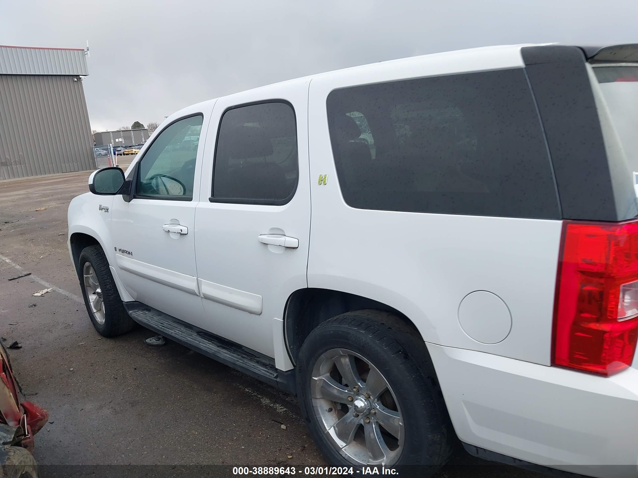 Photo 5 VIN: 1GKFC13548R209073 - GMC YUKON 