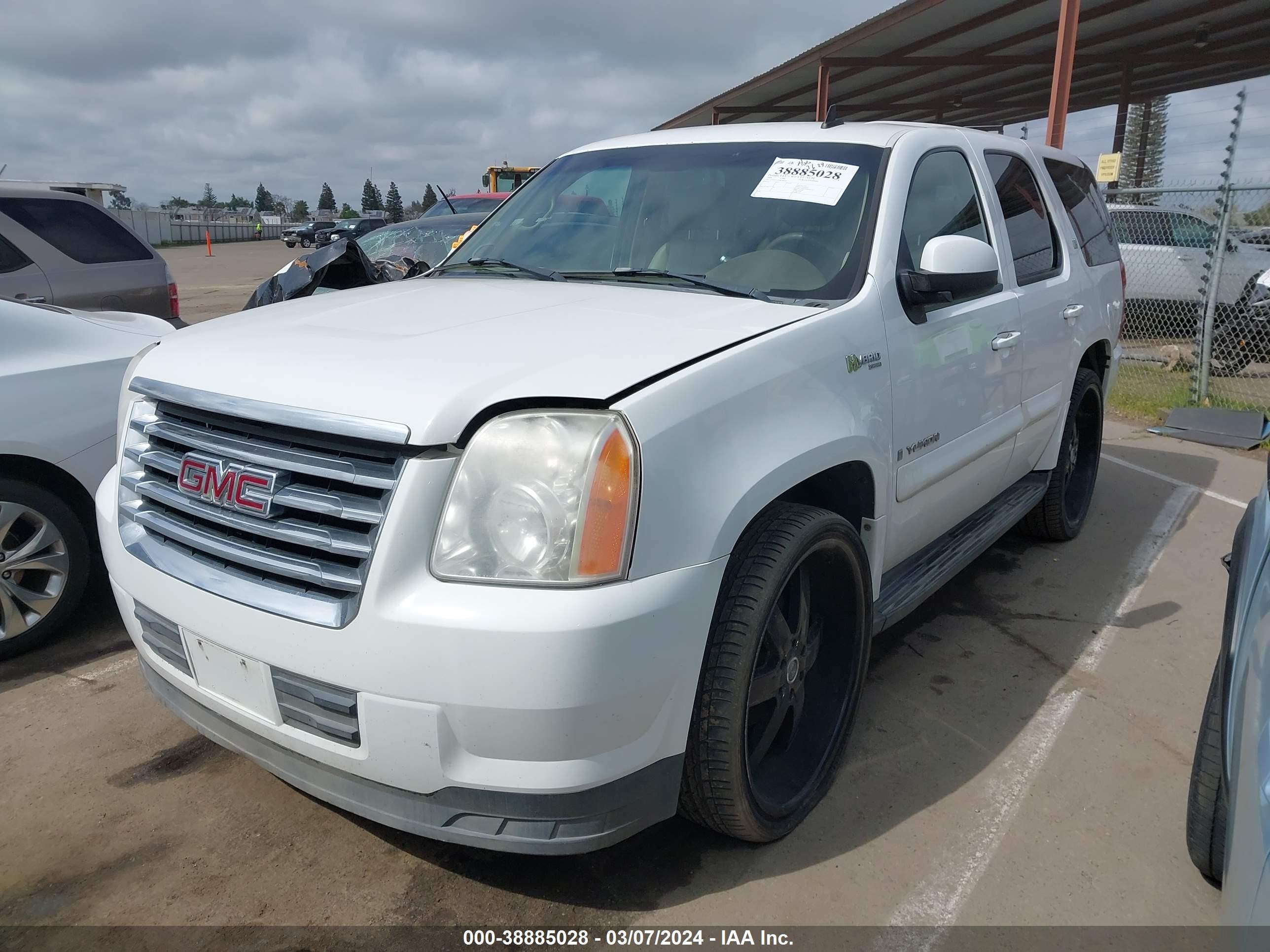 Photo 1 VIN: 1GKFC13598R186440 - GMC YUKON 