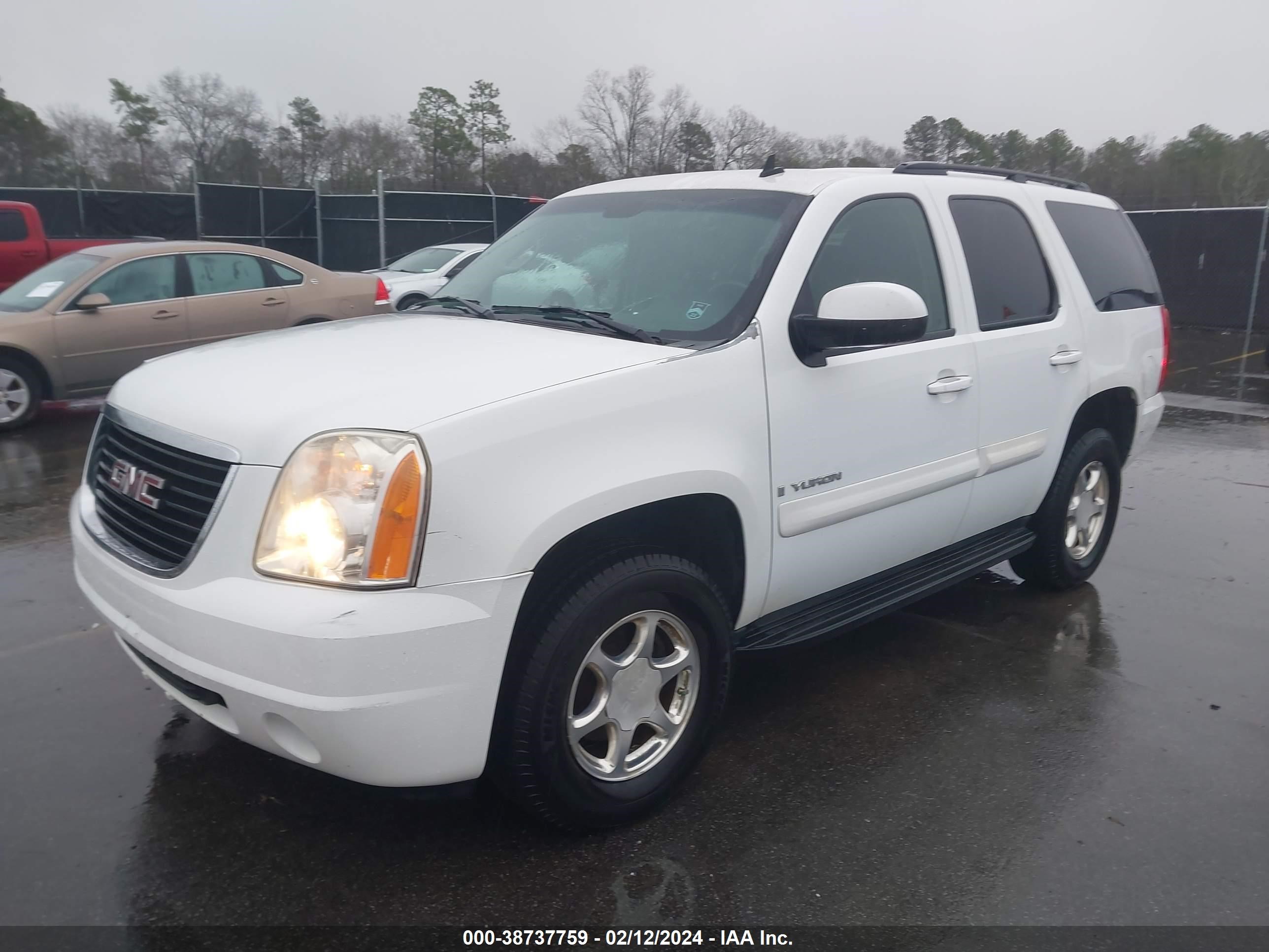 Photo 1 VIN: 1GKFC13C27J384899 - GMC YUKON 