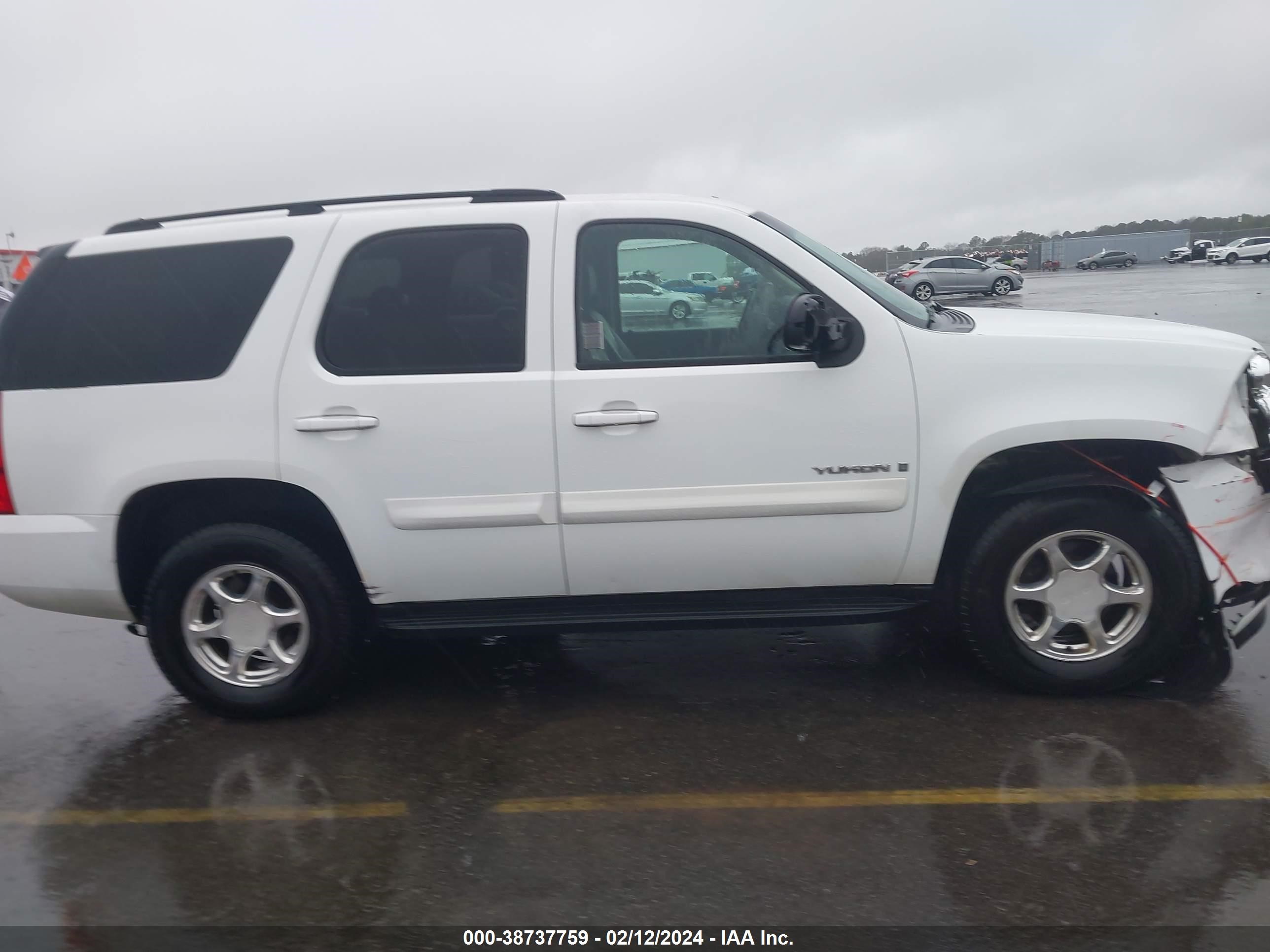 Photo 12 VIN: 1GKFC13C27J384899 - GMC YUKON 