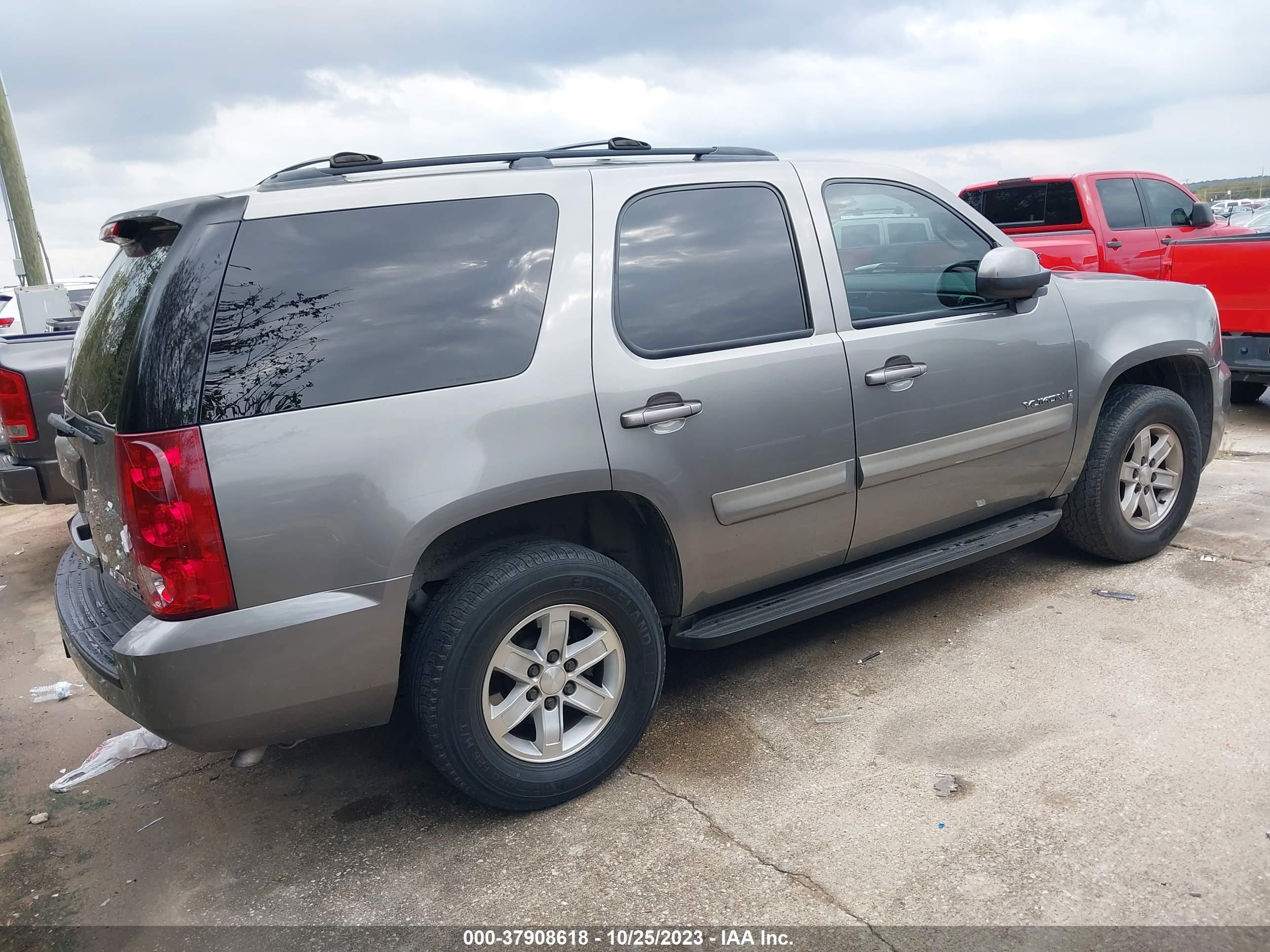 Photo 3 VIN: 1GKFC13C57R353177 - GMC YUKON 