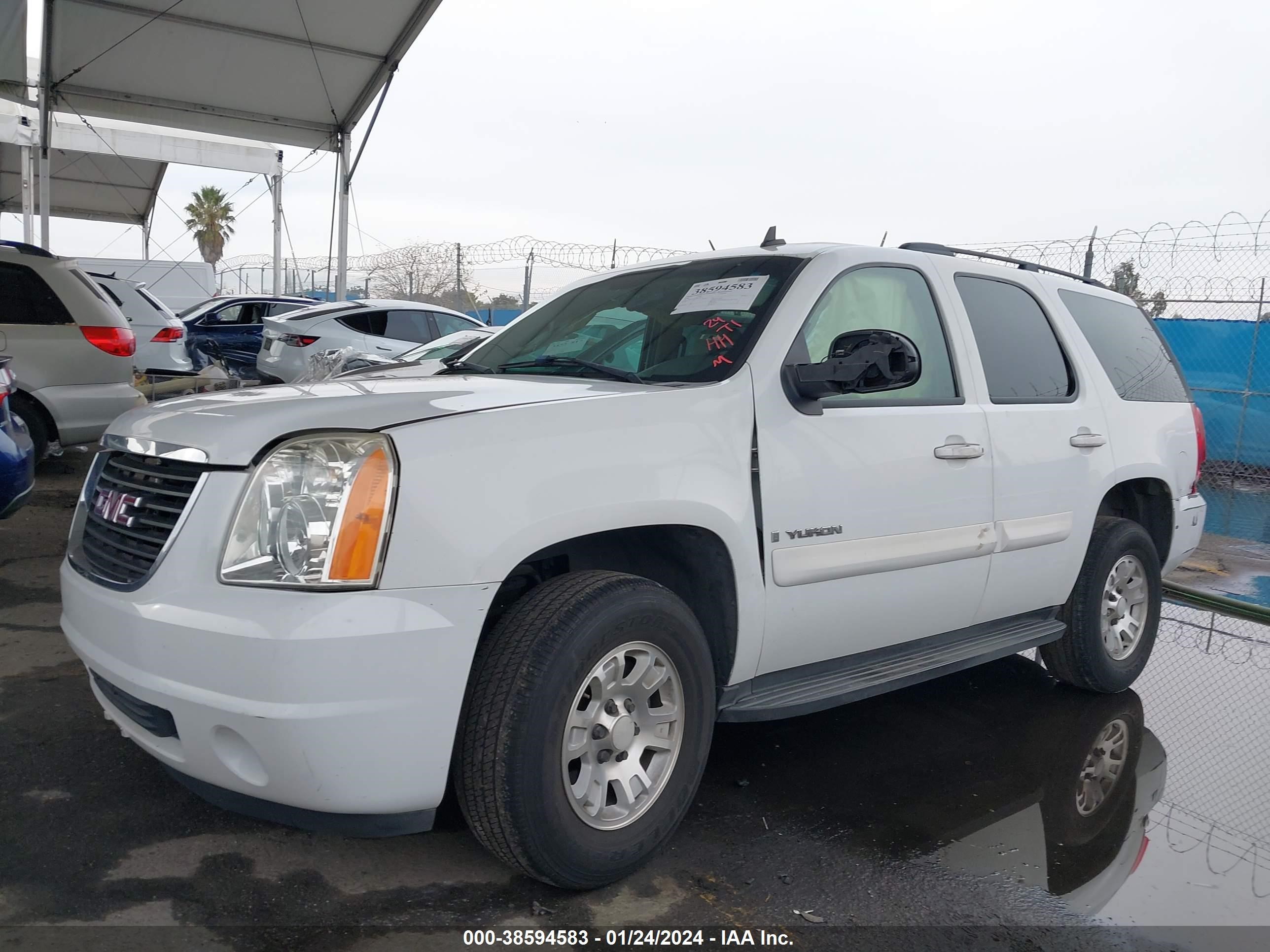 Photo 1 VIN: 1GKFC13C58R129277 - GMC YUKON 