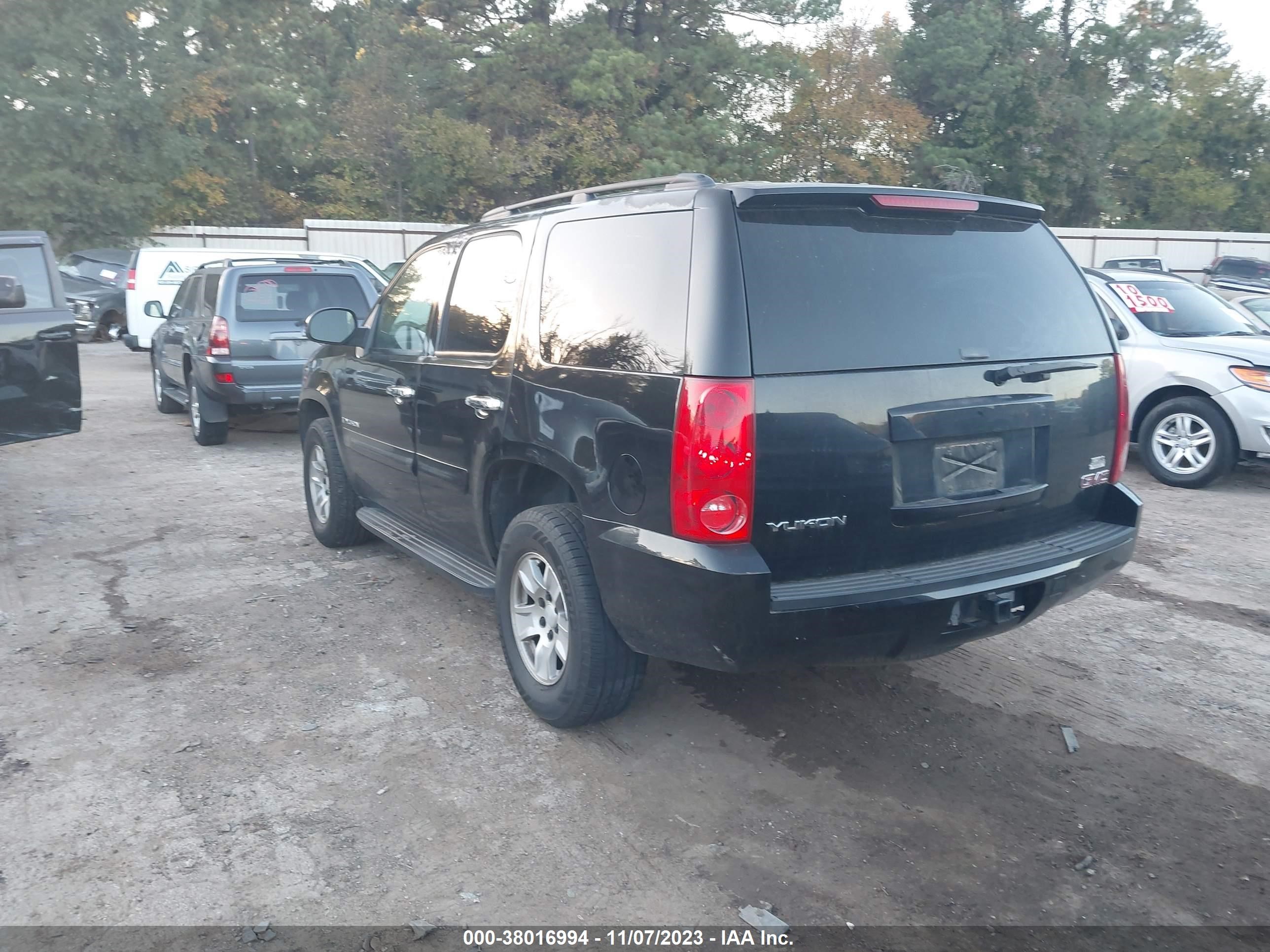 Photo 2 VIN: 1GKFC13C97J401469 - GMC YUKON 