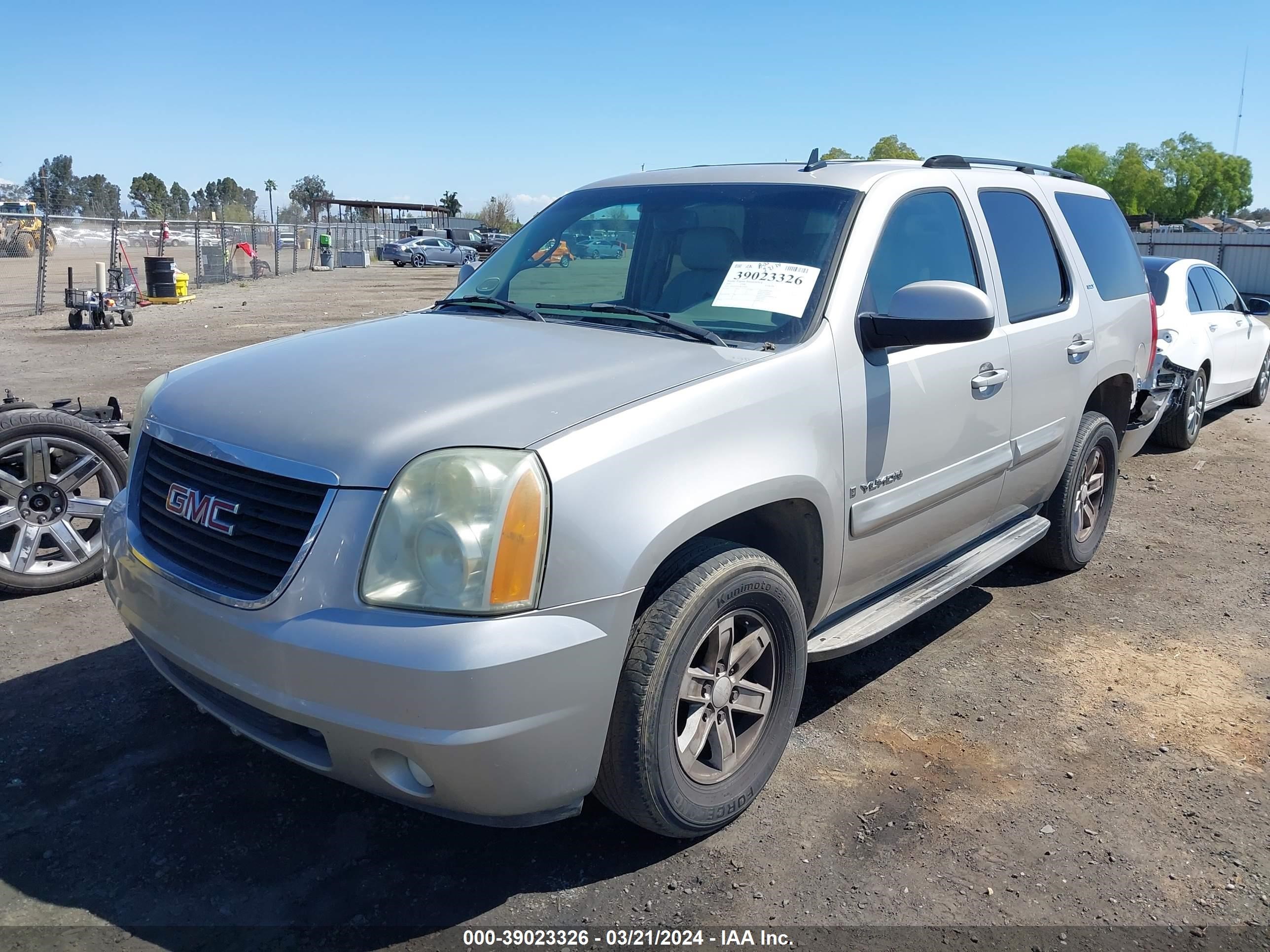 Photo 1 VIN: 1GKFC13J27R245646 - GMC YUKON 