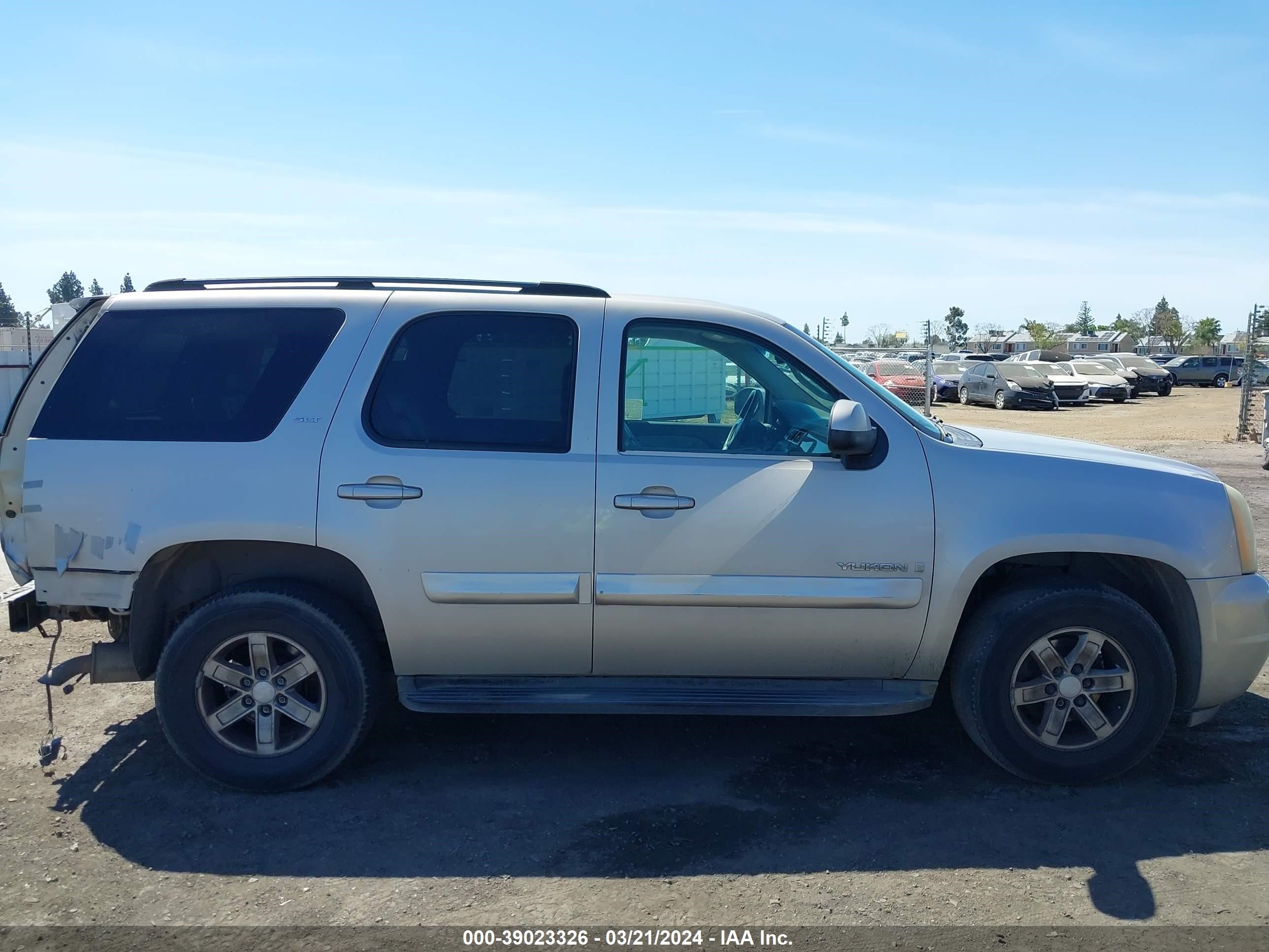 Photo 13 VIN: 1GKFC13J27R245646 - GMC YUKON 