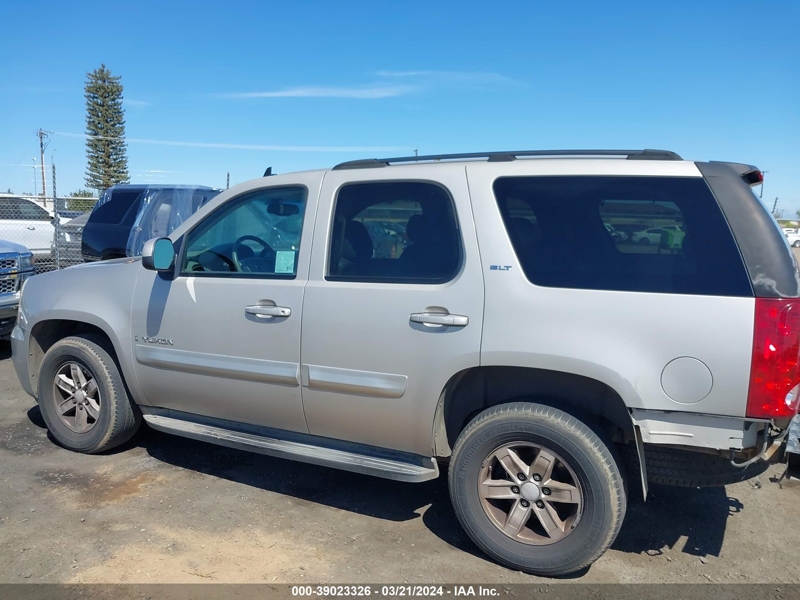 Photo 14 VIN: 1GKFC13J27R245646 - GMC YUKON 