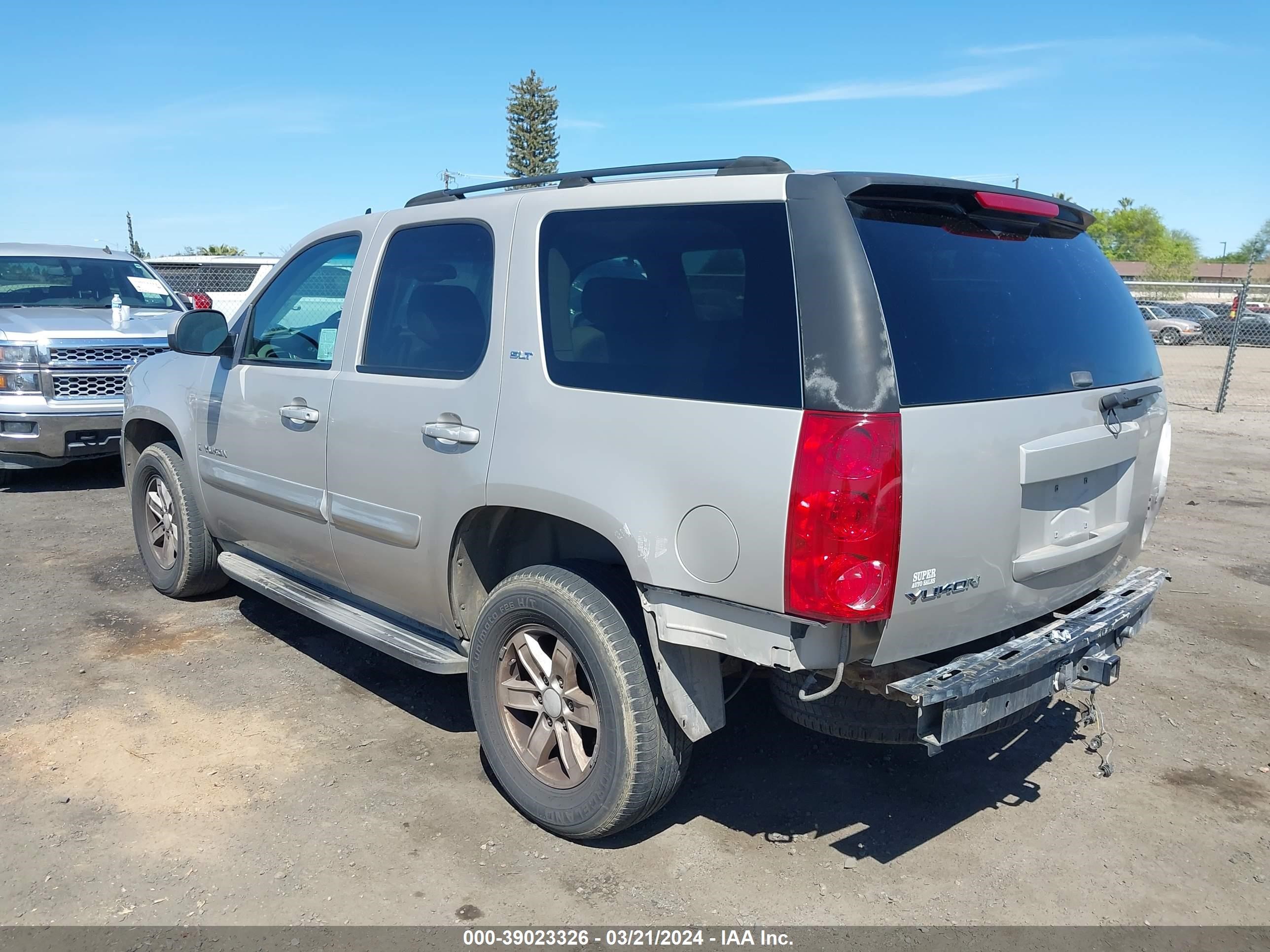 Photo 2 VIN: 1GKFC13J27R245646 - GMC YUKON 