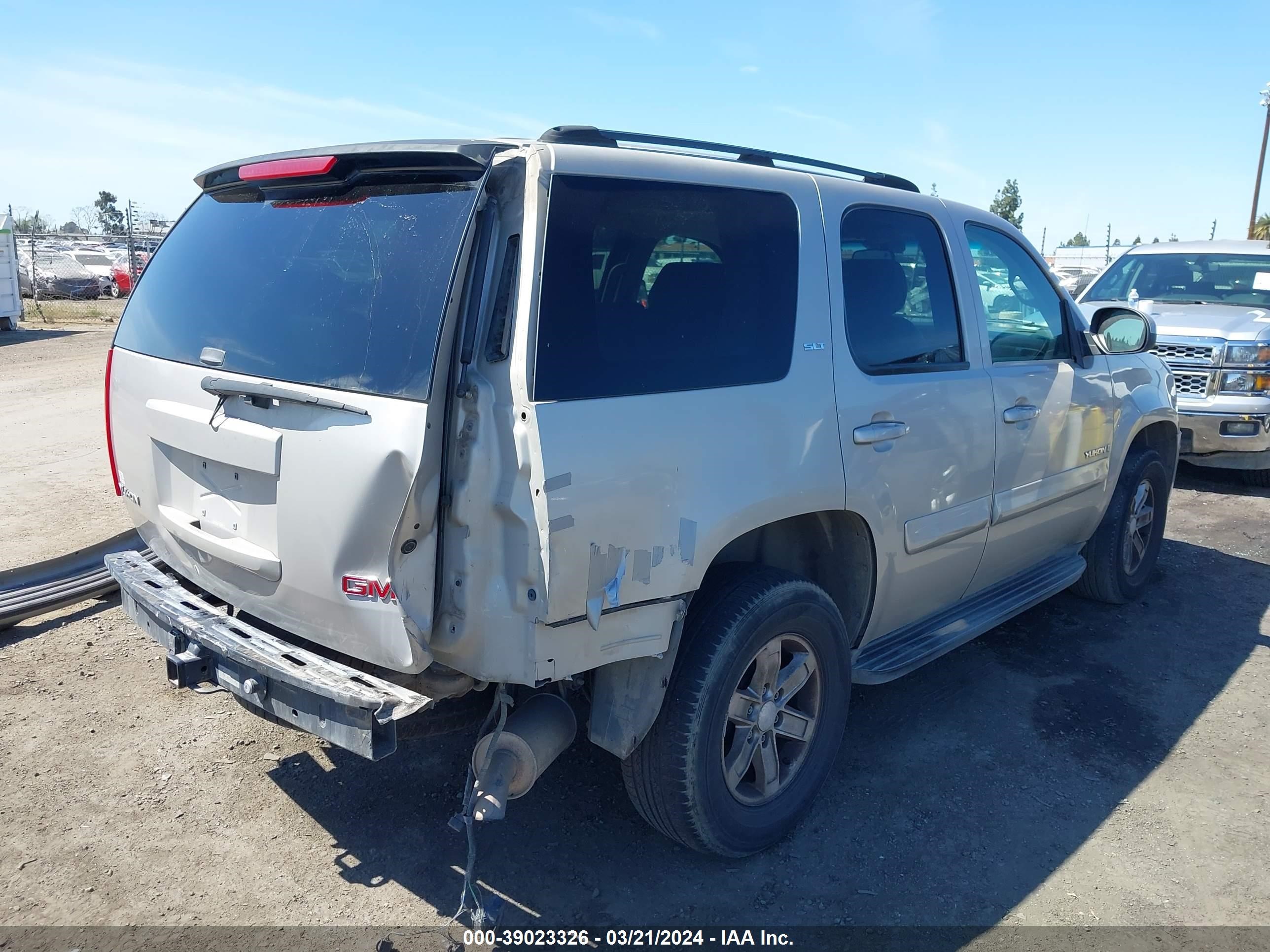 Photo 3 VIN: 1GKFC13J27R245646 - GMC YUKON 