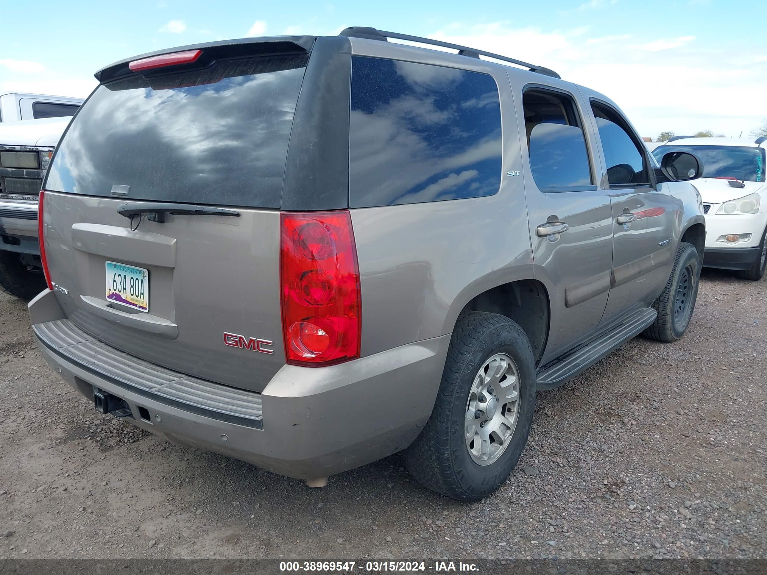 Photo 3 VIN: 1GKFC13J37R128903 - GMC YUKON 